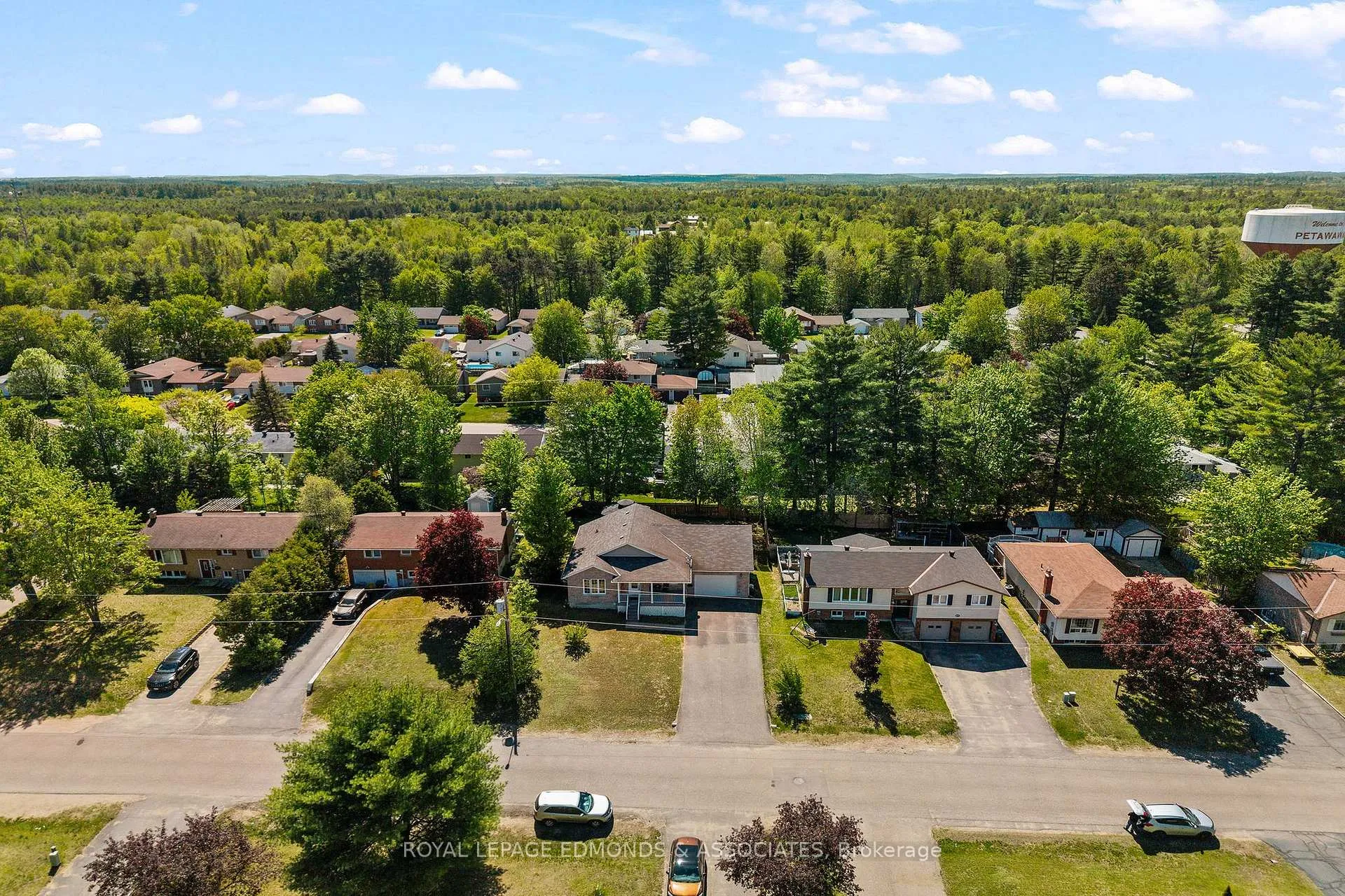 Photo 3 of 89 Spruce Street, Petawawa — HOMEH