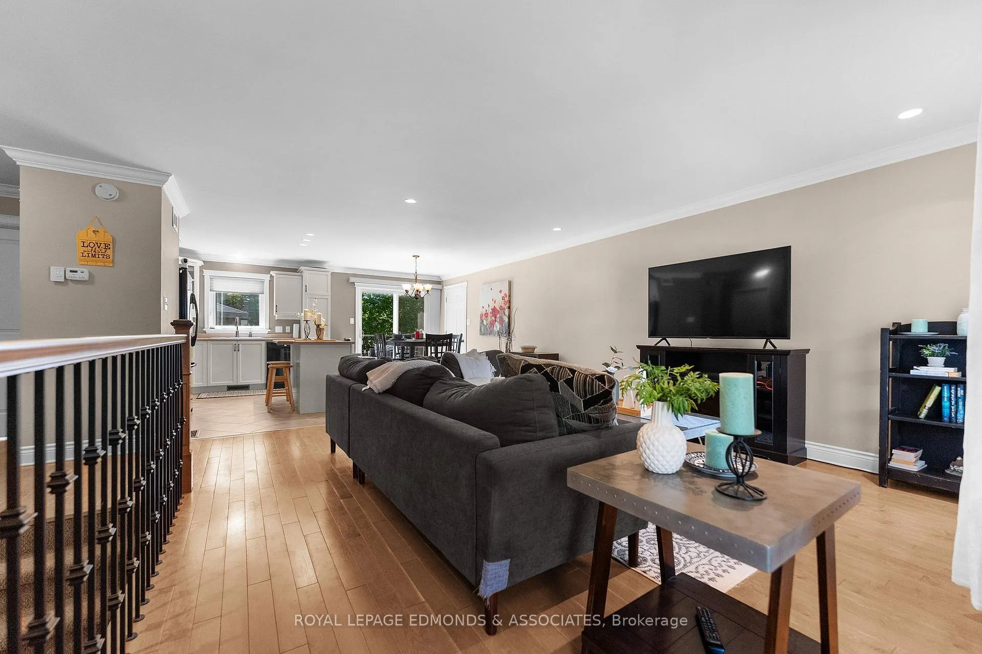 Photo 8 of 89 Spruce Street, Petawawa — HOMEH