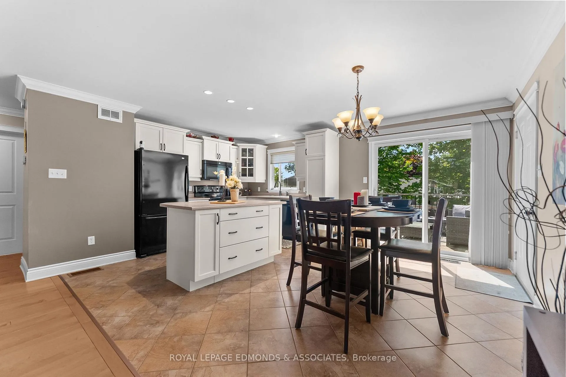 Photo 10 of 89 Spruce Street, Petawawa — HOMEH
