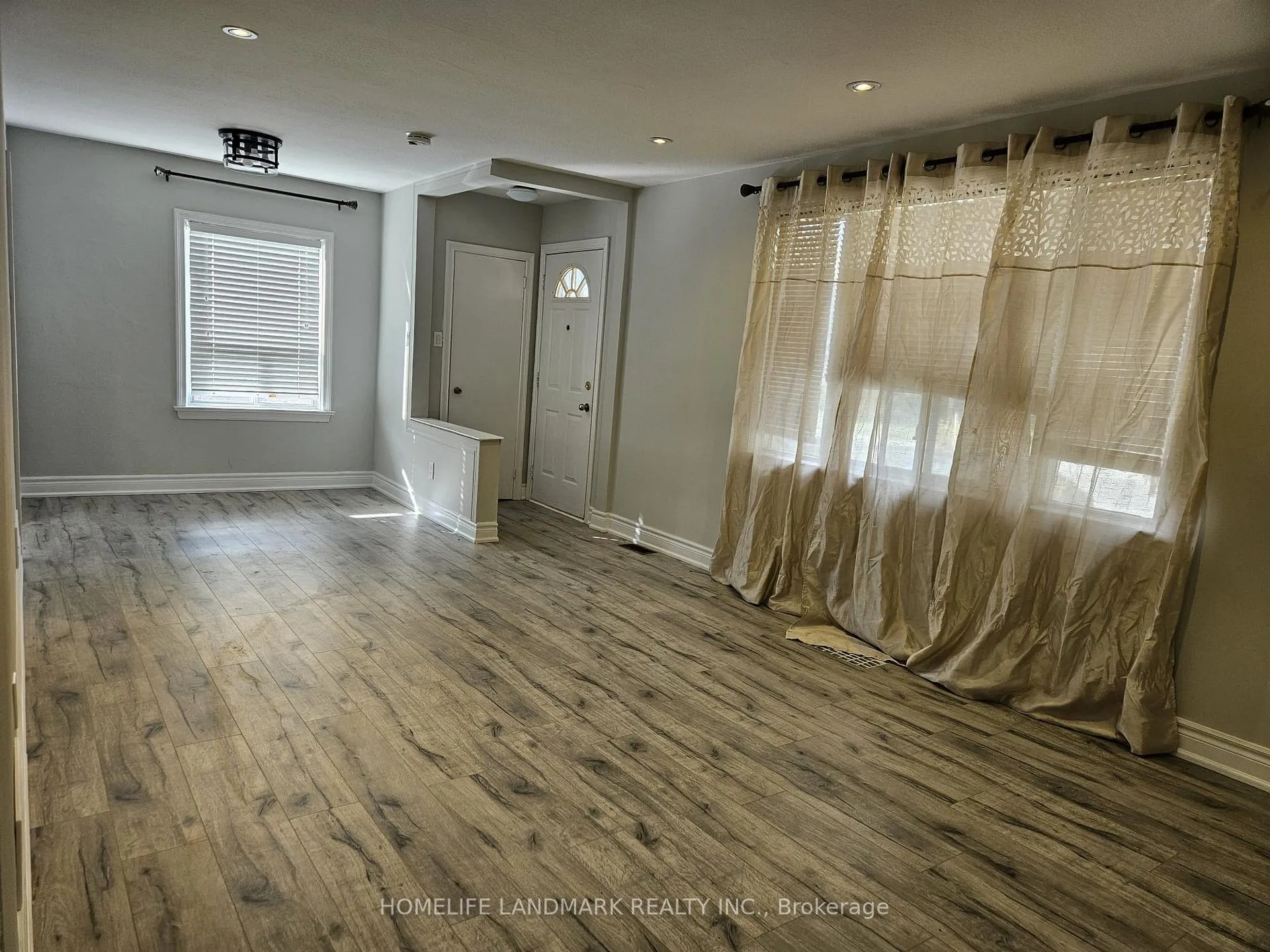 Photo 2 of 21 Highland Park Boulevard, Markham, Grandview — HOMEH