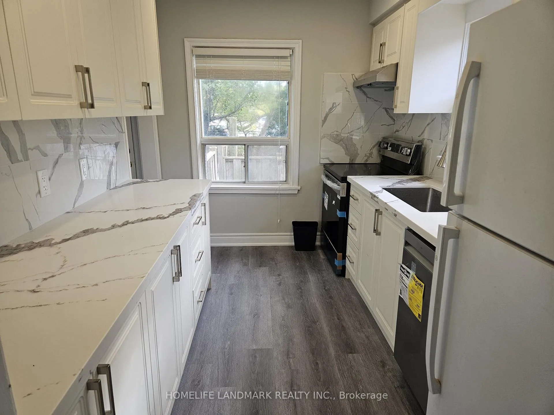 Photo 3 of 21 Highland Park Boulevard, Markham, Grandview — HOMEH