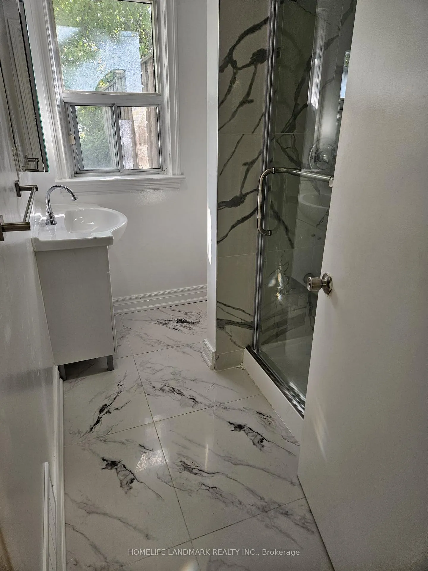 Photo 4 of 21 Highland Park Boulevard, Markham, Grandview — HOMEH