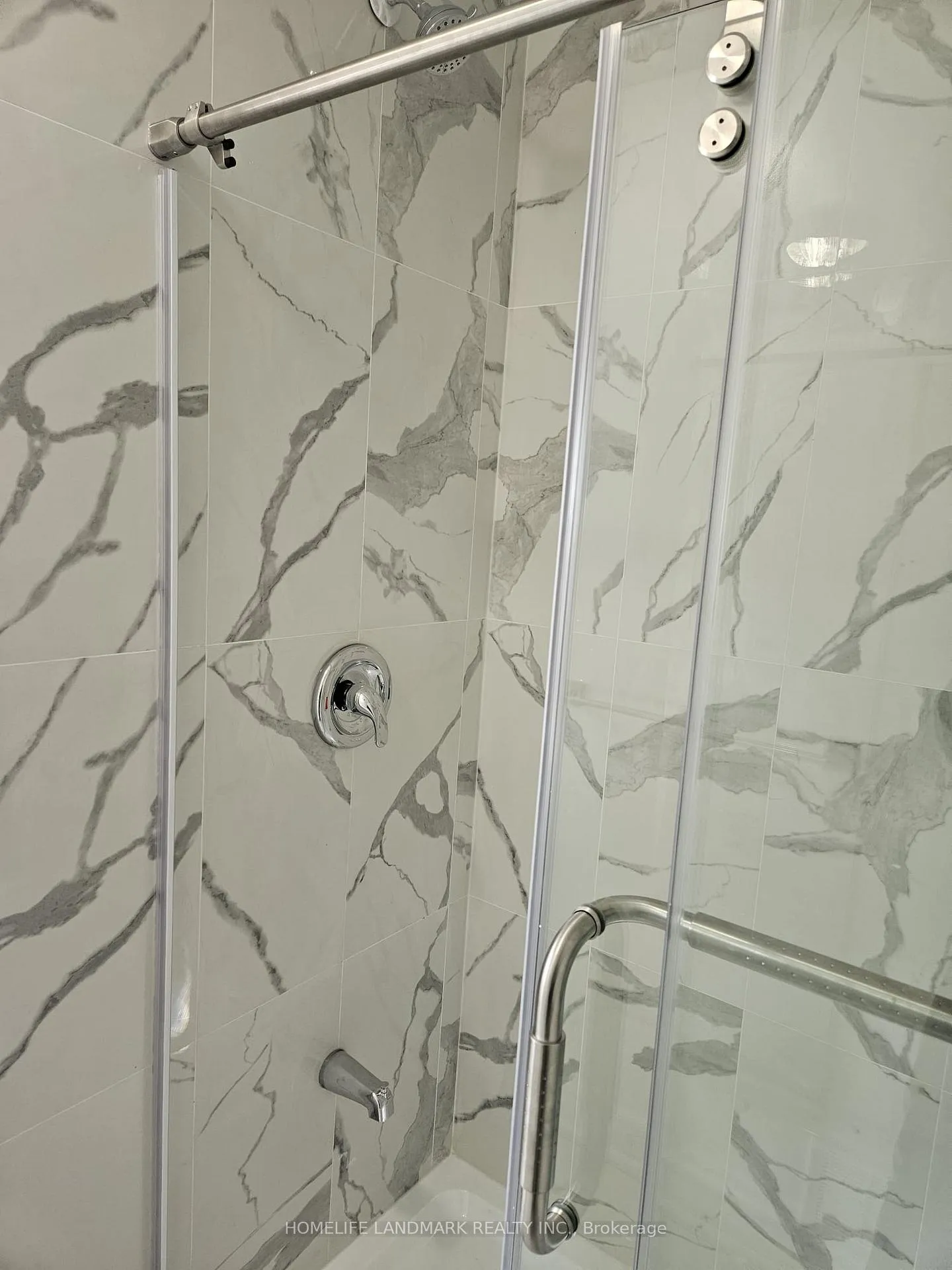 Photo 5 of 21 Highland Park Boulevard, Markham, Grandview — HOMEH