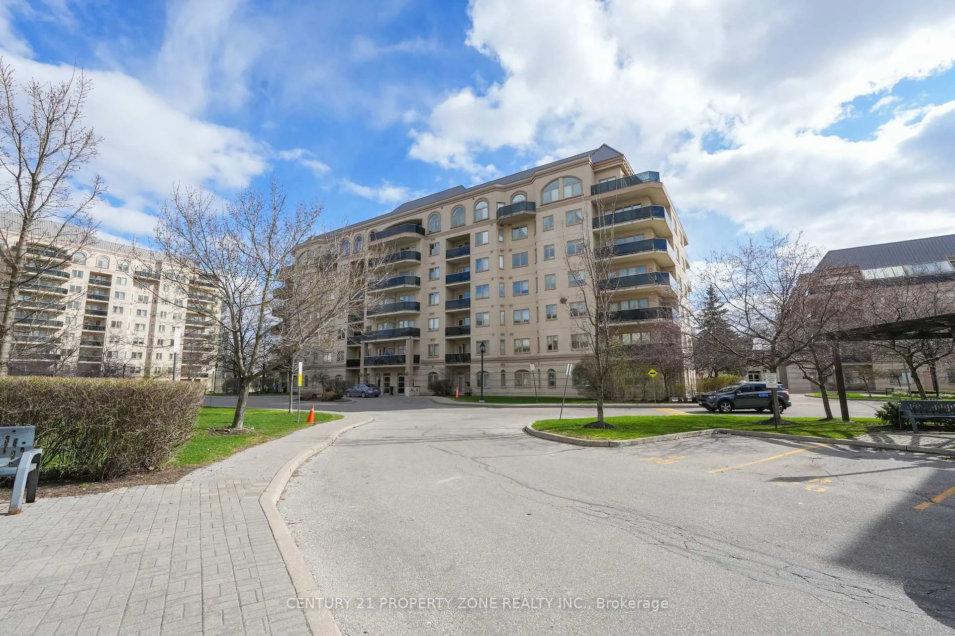 Photo 2 of 8 Dayspring Circle, Brampton, Goreway Drive Corridor — HOMEH
