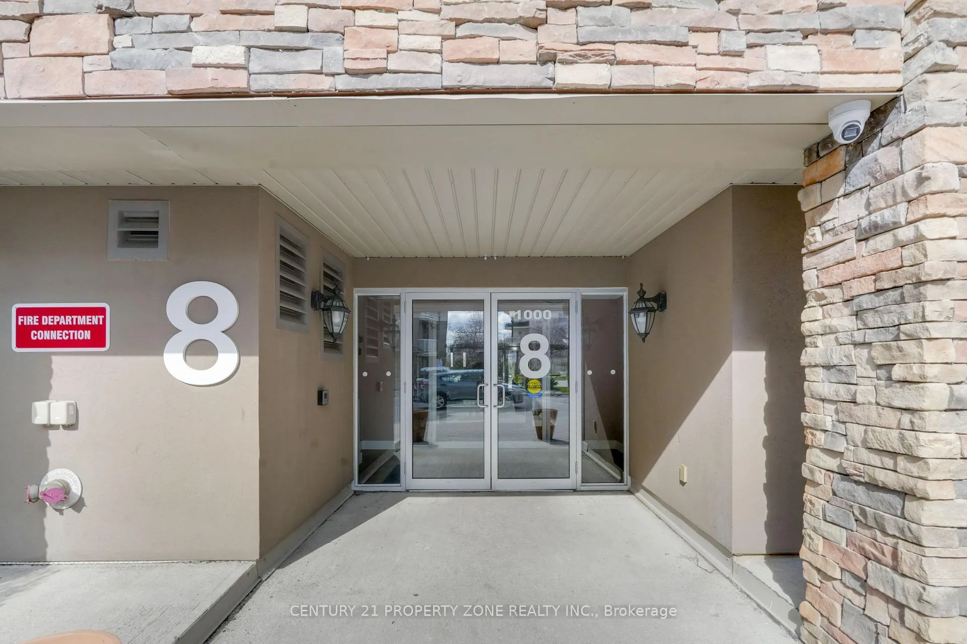 Photo 3 of 8 Dayspring Circle, Brampton, Goreway Drive Corridor — HOMEH