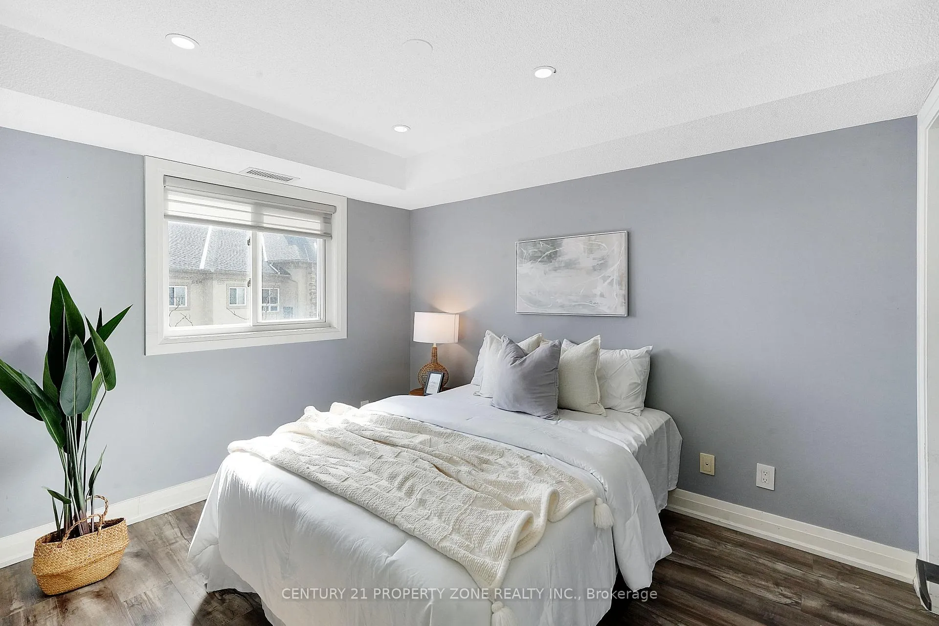 Photo 10 of 8 Dayspring Circle, Brampton, Goreway Drive Corridor — HOMEH