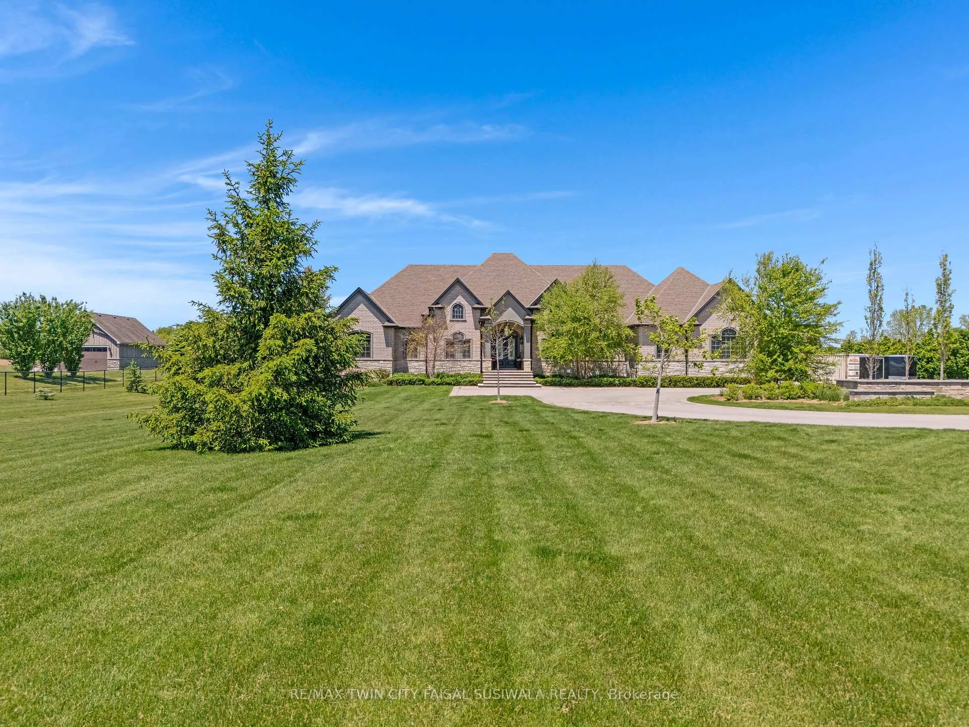 Photo 3 of 214 Jerseyville Road, Brant, Brantford Twp — HOMEH