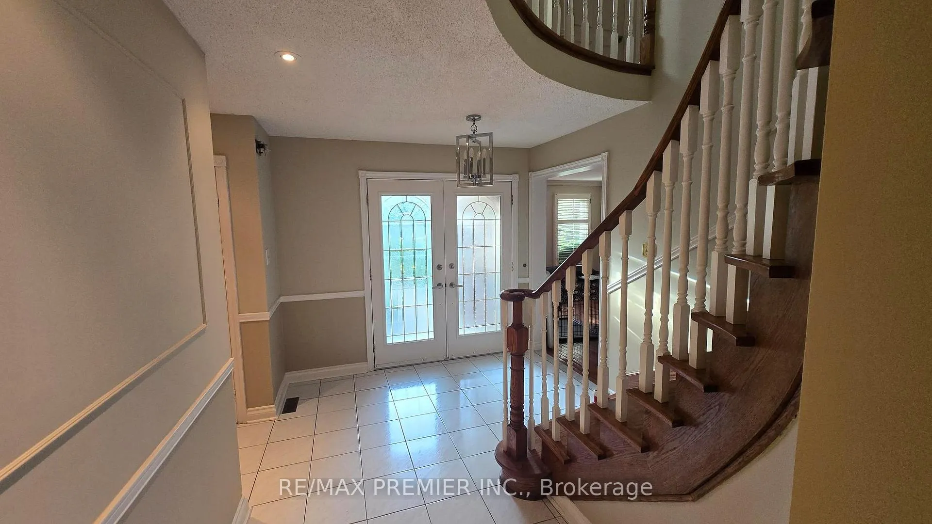 Photo 3 of 4399 Beacon Lane, Mississauga, Creditview — HOMEH