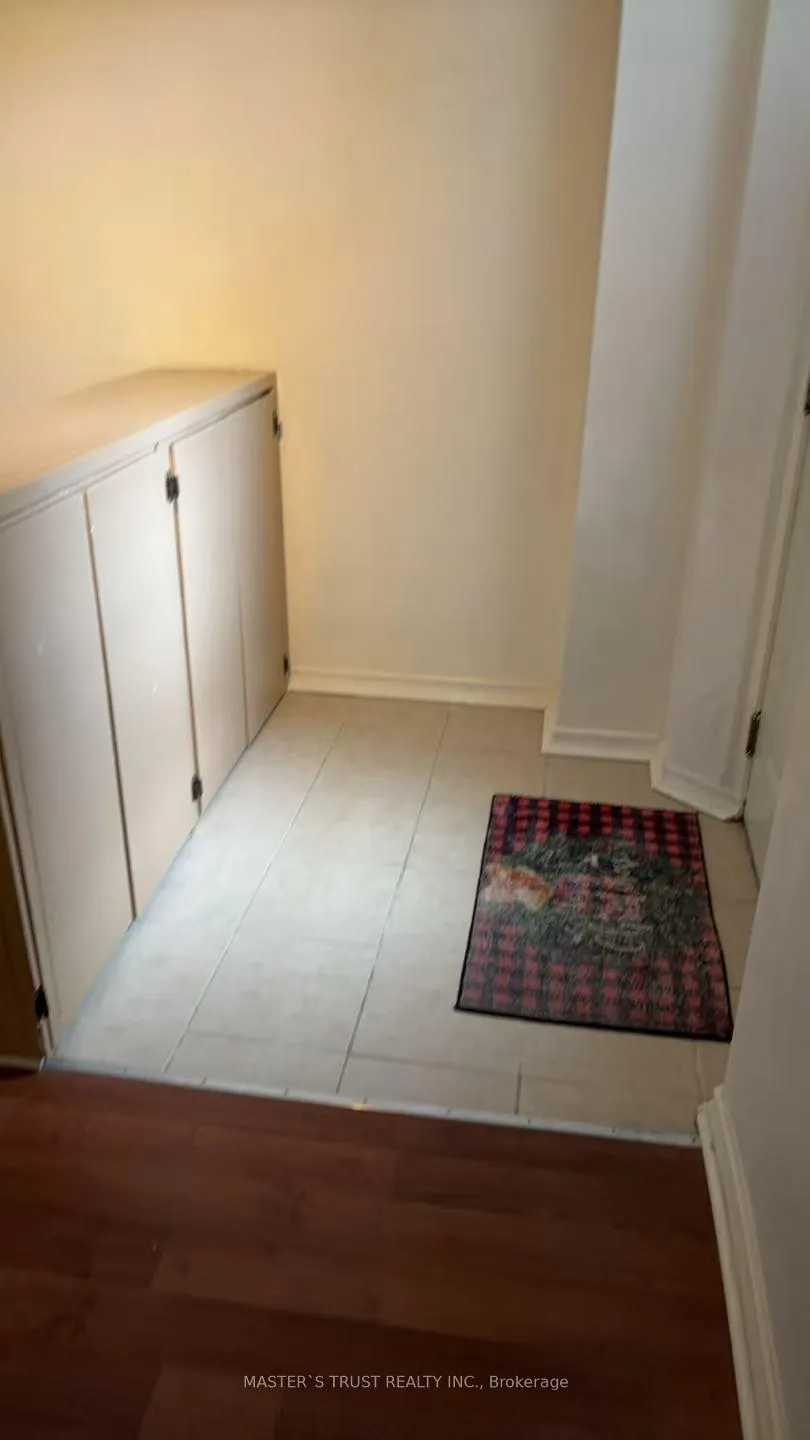 Photo 5 of 481 Luzon Crescent, Mississauga, Fairview — HOMEH