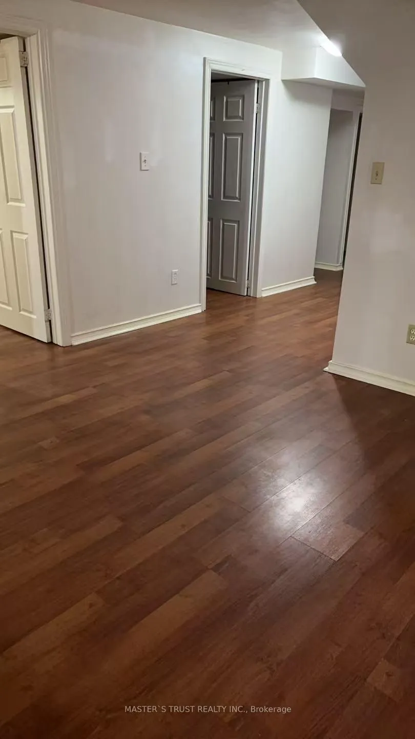 Photo 7 of 481 Luzon Crescent, Mississauga, Fairview — HOMEH