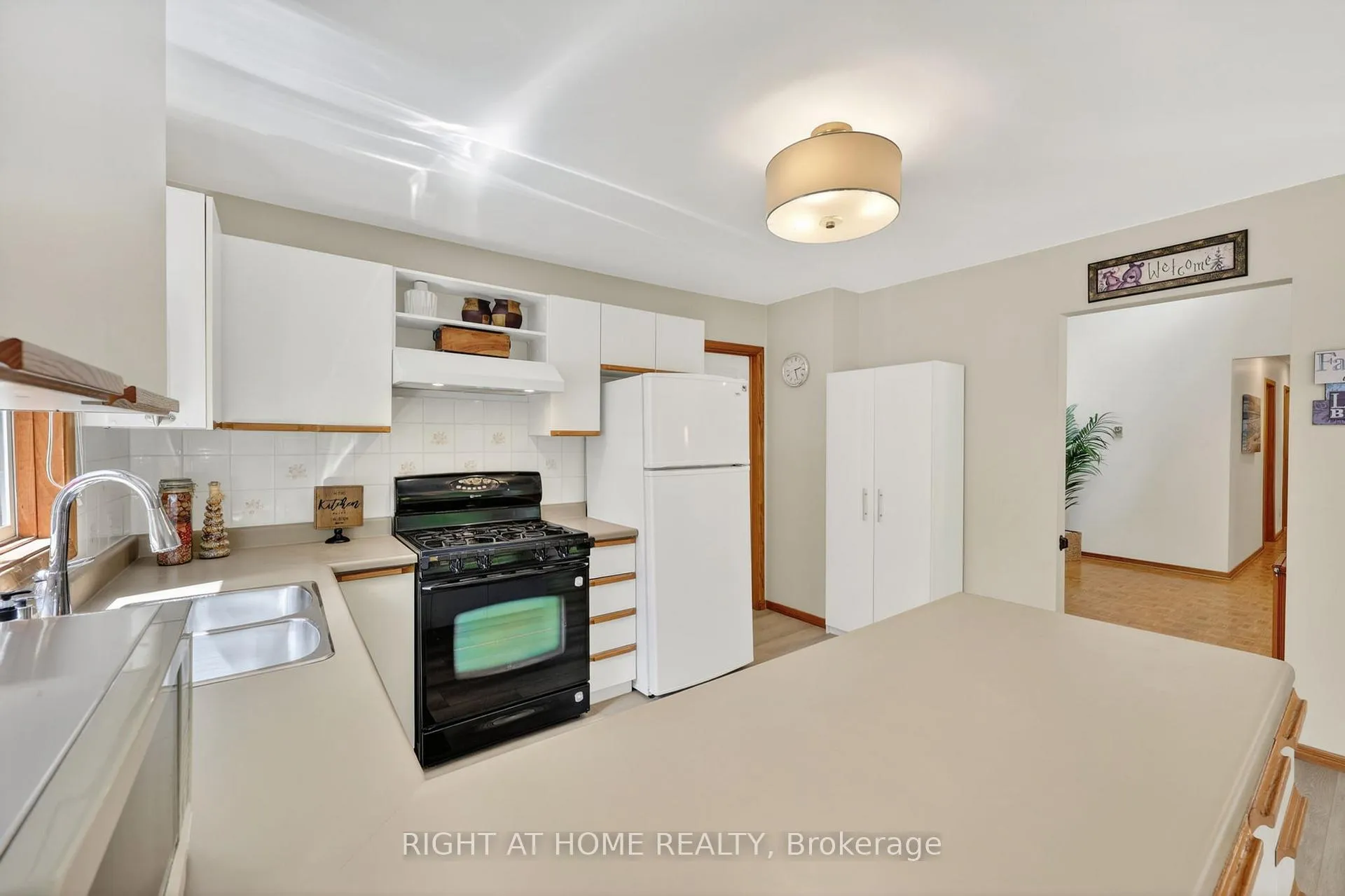 Photo 8 of 119 Wolfe Trail, Tiny, Lafontaine — HOMEH