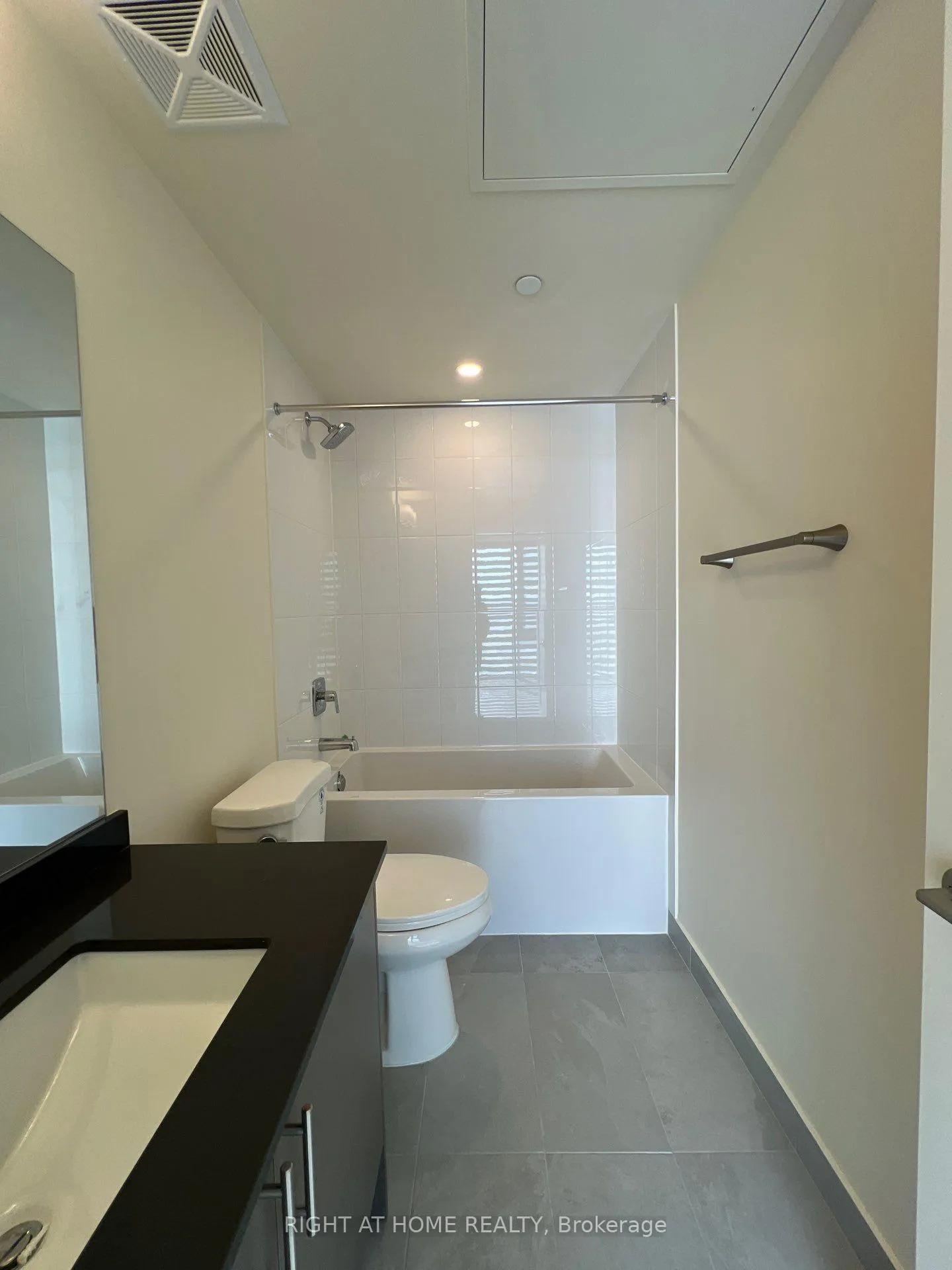 Photo 7 of Unit 905, 27 Korda Gate, Vaughan, Vellore Village — HOMEH