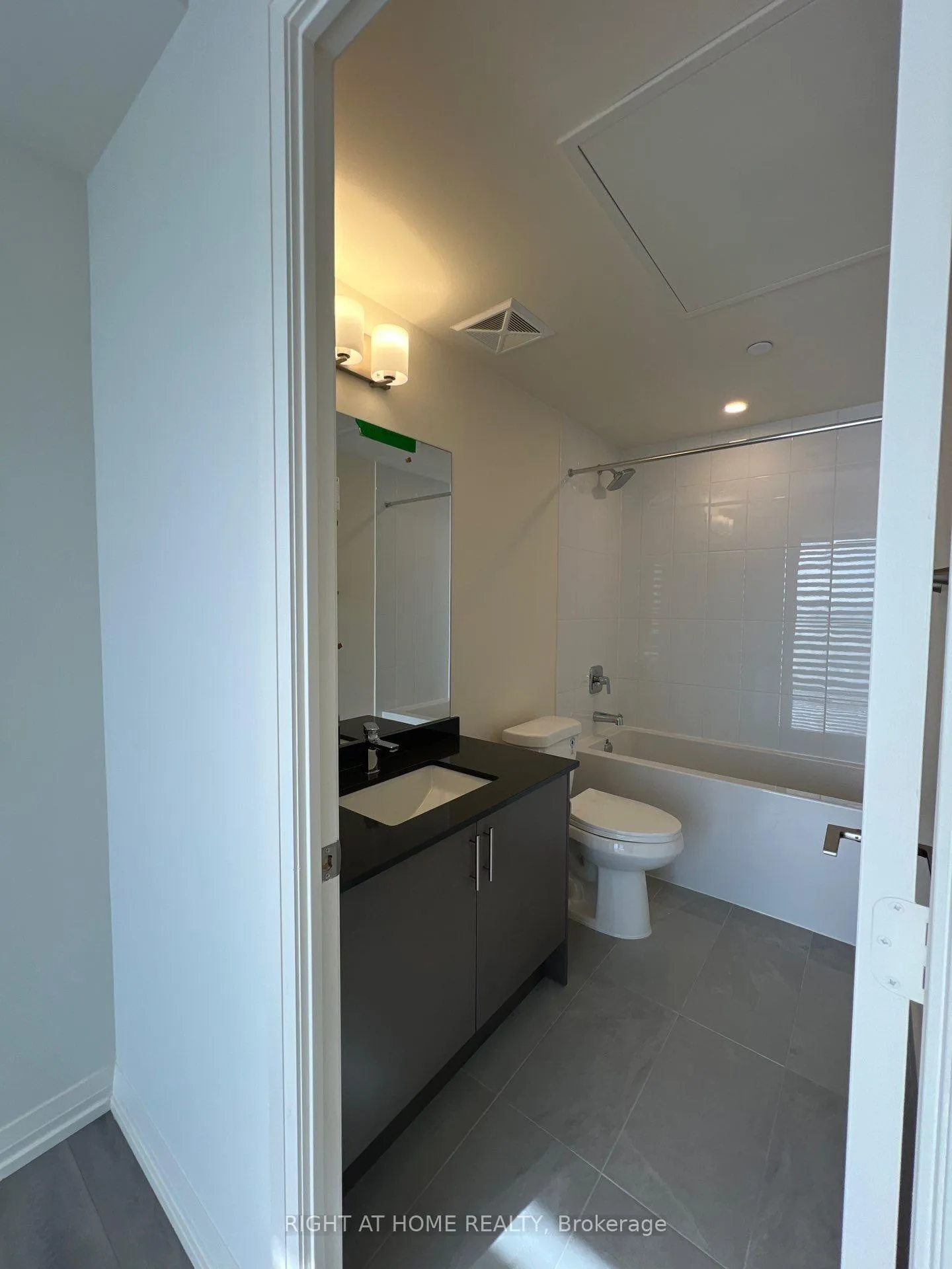 Photo 9 of Unit 905, 27 Korda Gate, Vaughan, Vellore Village — HOMEH