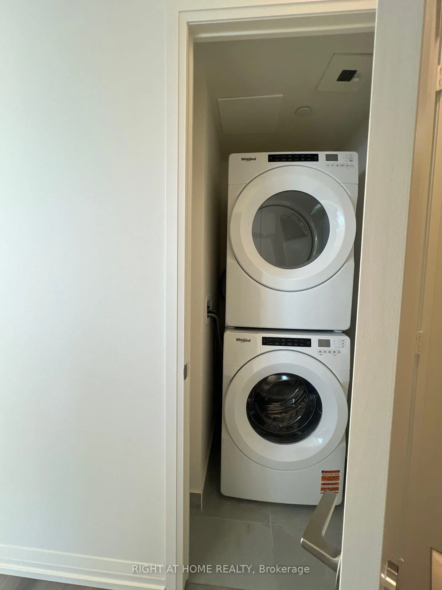 Photo 10 of Unit 905, 27 Korda Gate, Vaughan, Vellore Village — HOMEH