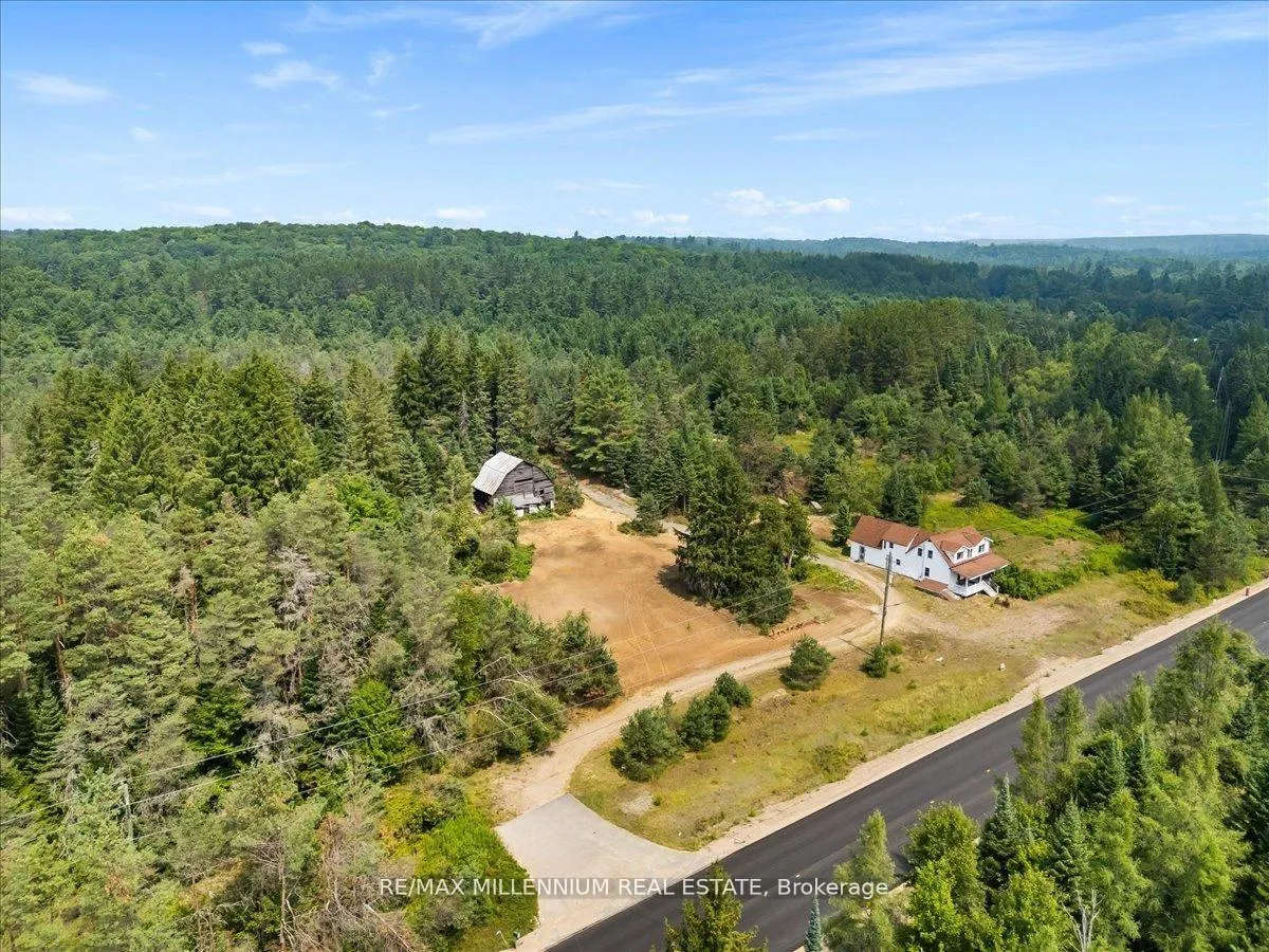 Photo 2 of 3529 Highway 118 E, Bracebridge, Oakley — HOMEH