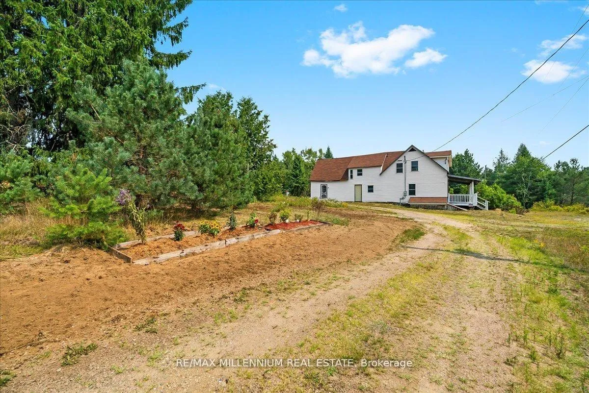 Photo 4 of 3529 Highway 118 E, Bracebridge, Oakley — HOMEH