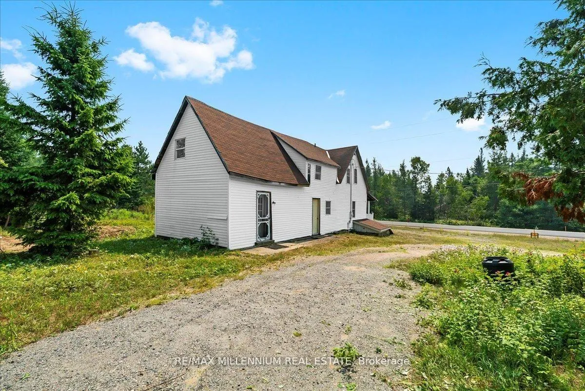 Photo 9 of 3529 Highway 118 E, Bracebridge, Oakley — HOMEH