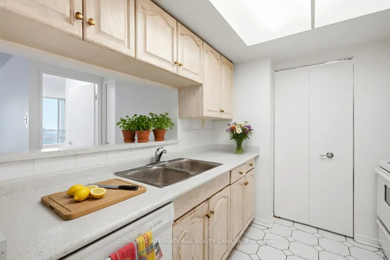 Photo 11 of Unit 1609, 75 King Street E, Mississauga, Cooksville — HOMEH