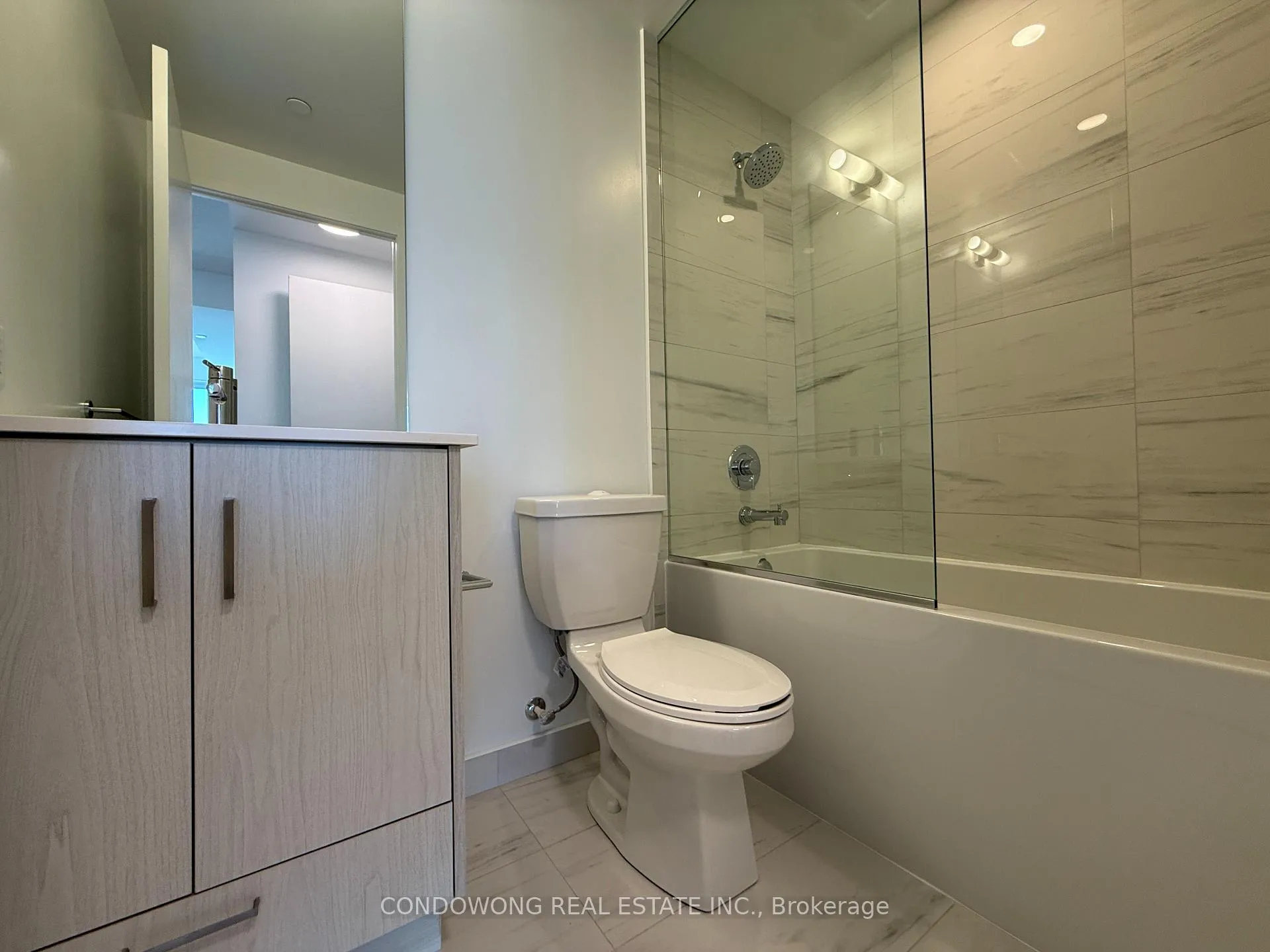 Photo 7 of Unit 1905, 180 Front Street E, Toronto, Moss Park — HOMEH