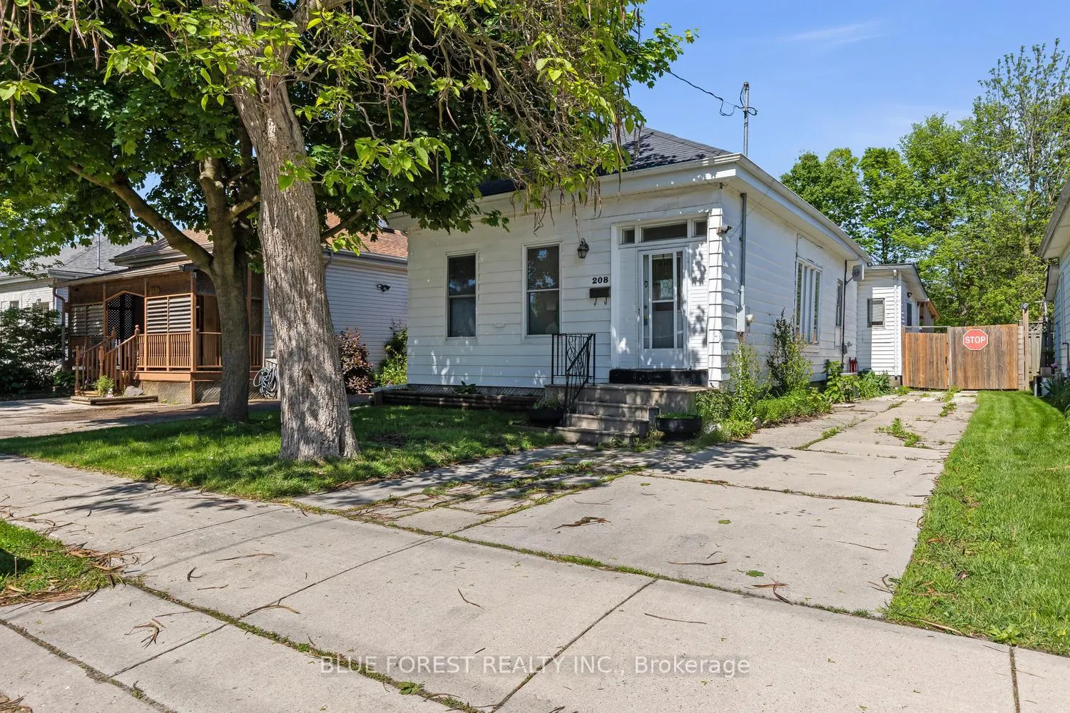 Photo 1 of 208 Maitland Street, London, East K — HOMEH