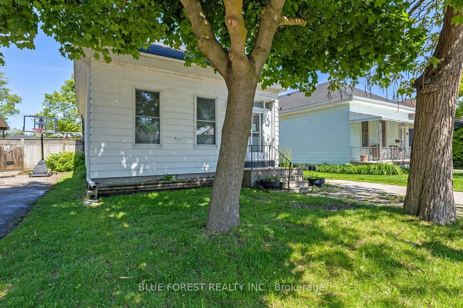Photo 3 of 208 Maitland Street, London, East K — HOMEH
