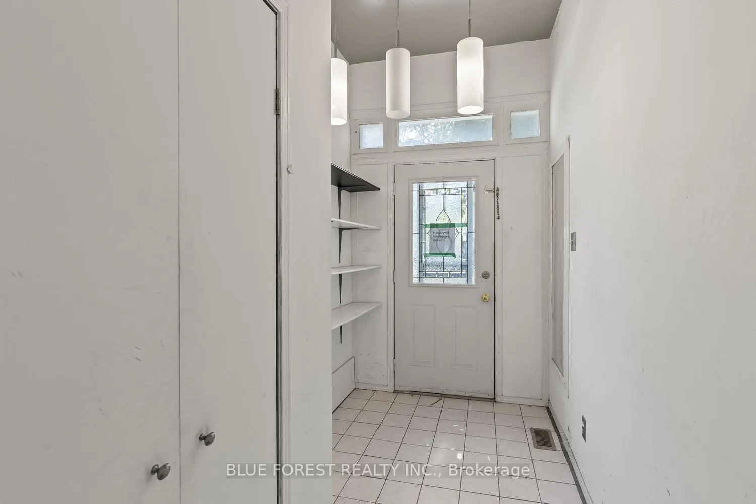 Photo 5 of 208 Maitland Street, London, East K — HOMEH