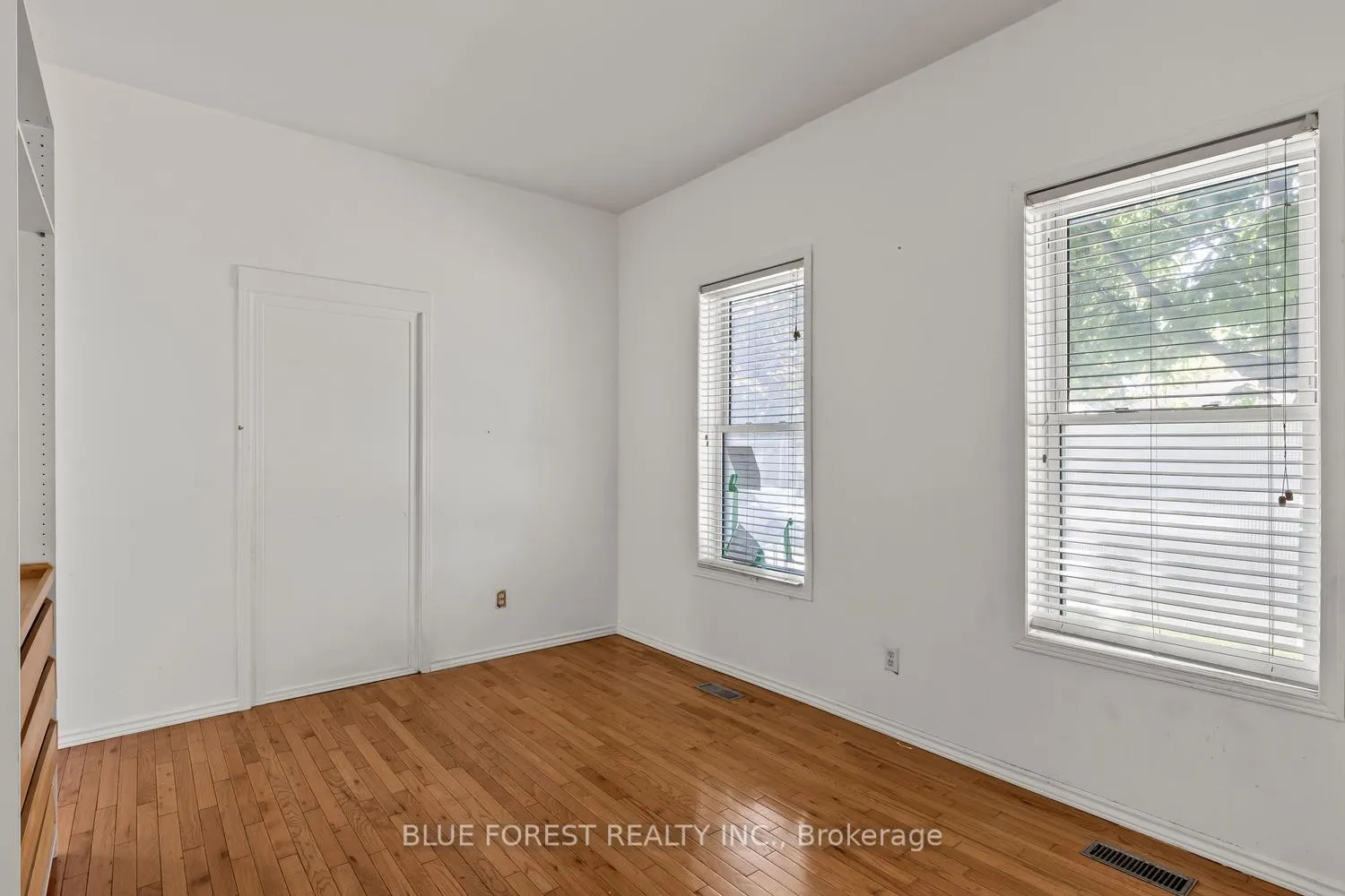 Photo 8 of 208 Maitland Street, London, East K — HOMEH