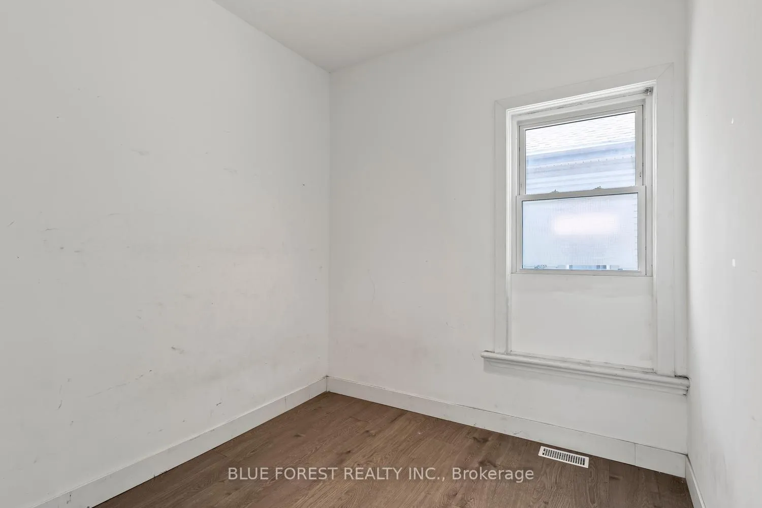 Photo 10 of 208 Maitland Street, London, East K — HOMEH