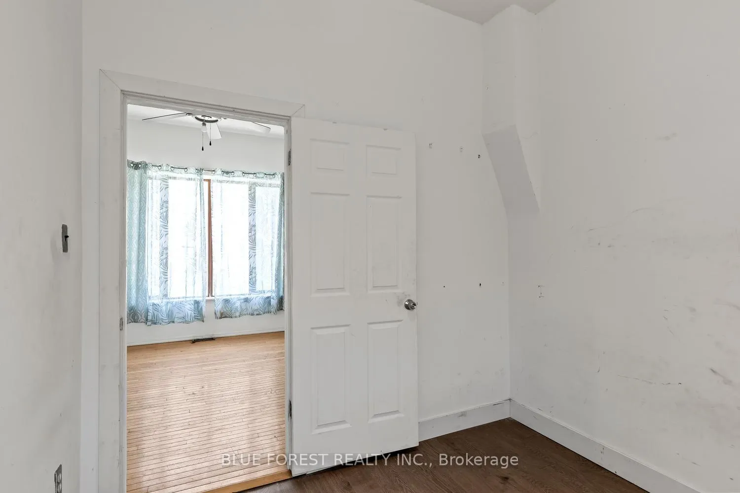 Photo 11 of 208 Maitland Street, London, East K — HOMEH