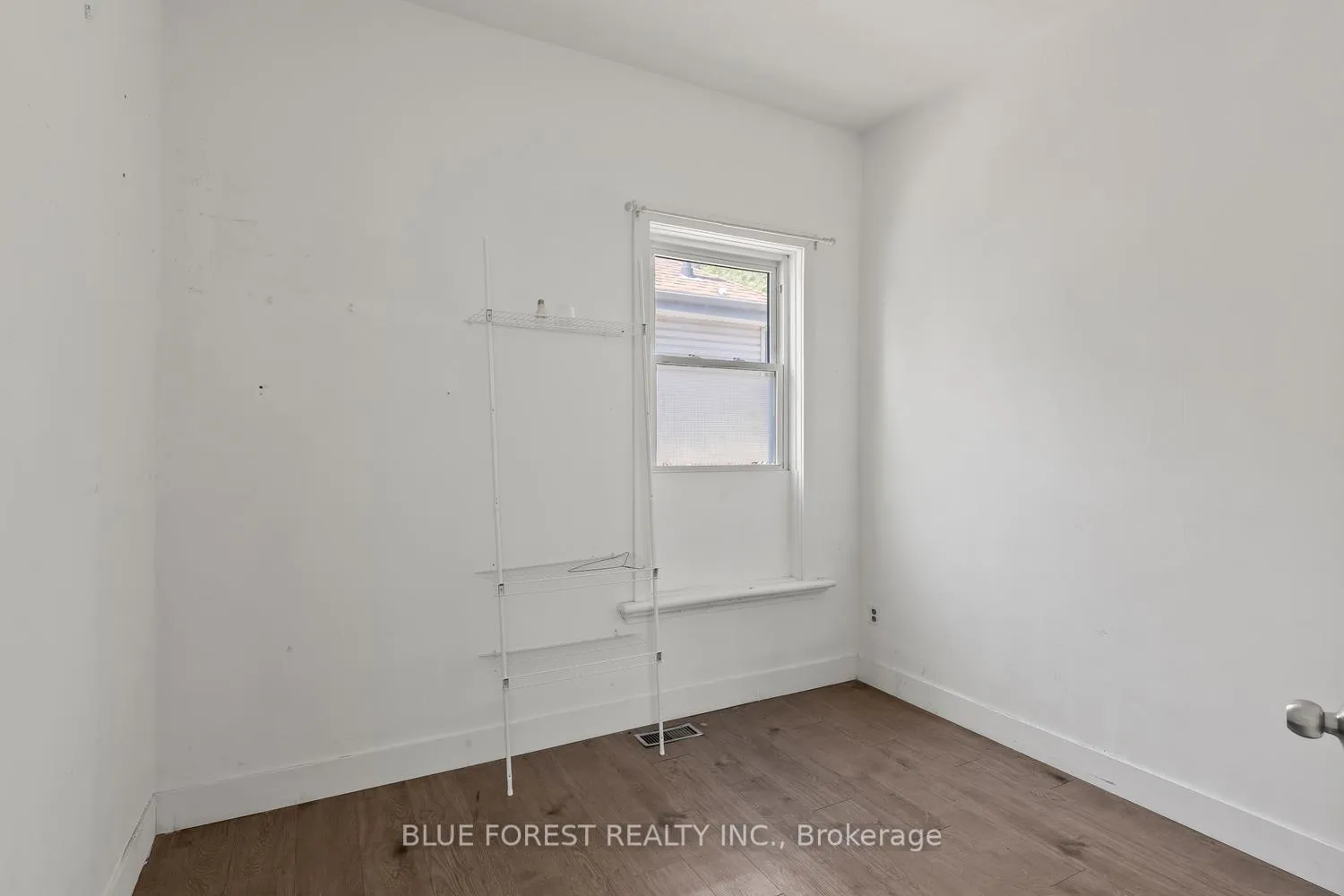 Photo 12 of 208 Maitland Street, London, East K — HOMEH