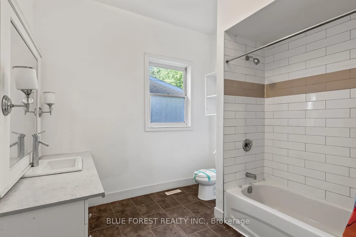 Photo 14 of 208 Maitland Street, London, East K — HOMEH