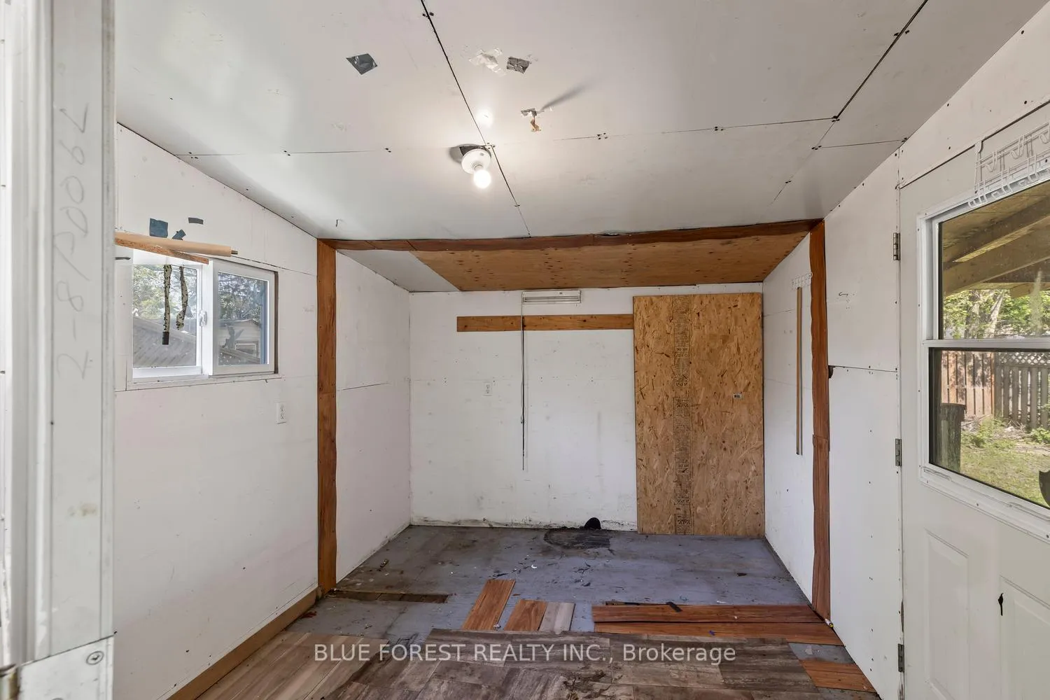 Photo 21 of 208 Maitland Street, London, East K — HOMEH