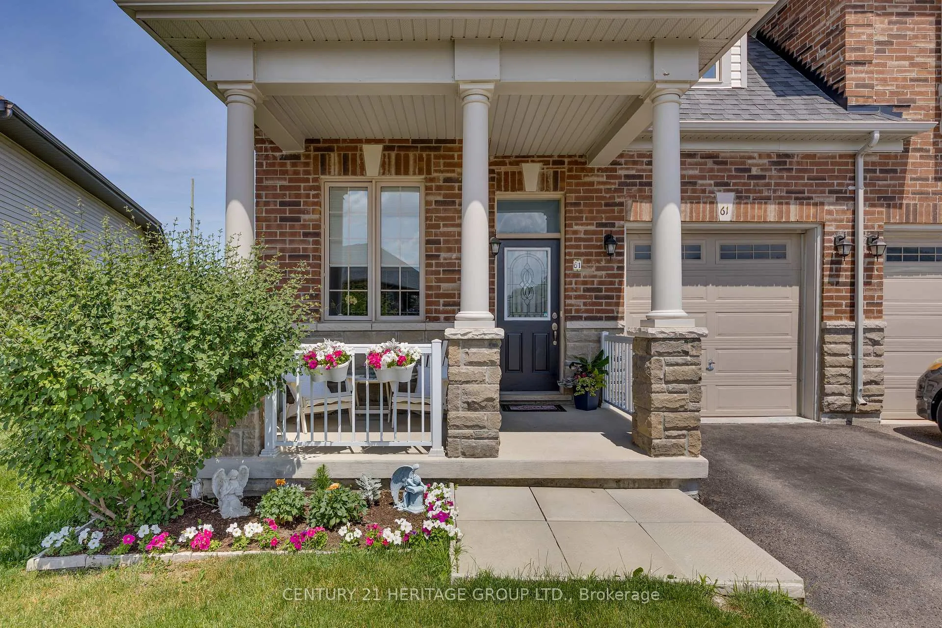Photo 2 of 61 Kingsmere Crescent, New Tecumseth, Alliston — HOMEH