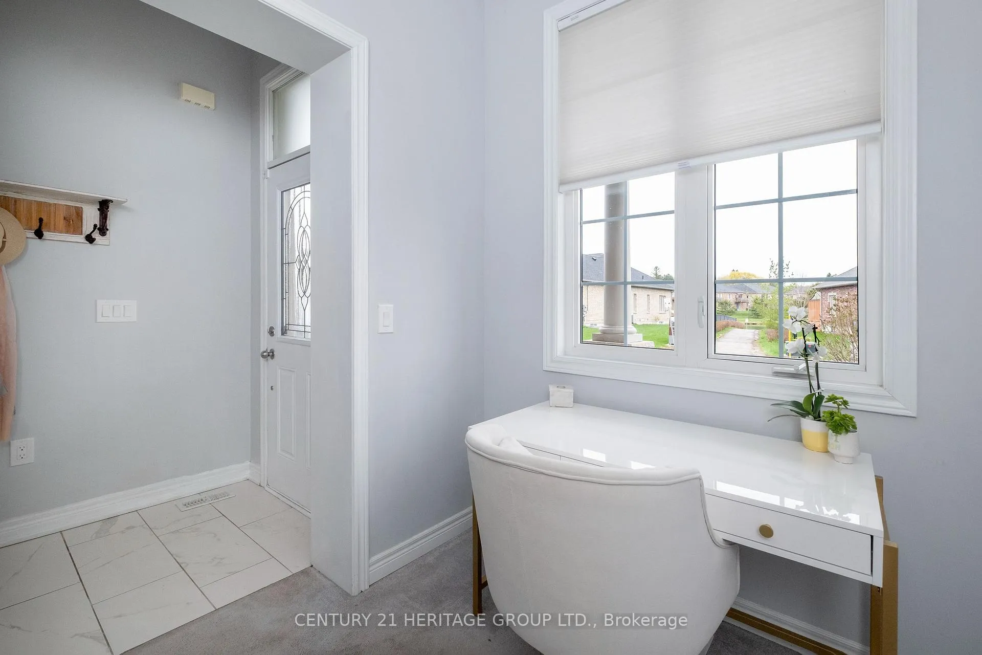 Photo 4 of 61 Kingsmere Crescent, New Tecumseth, Alliston — HOMEH