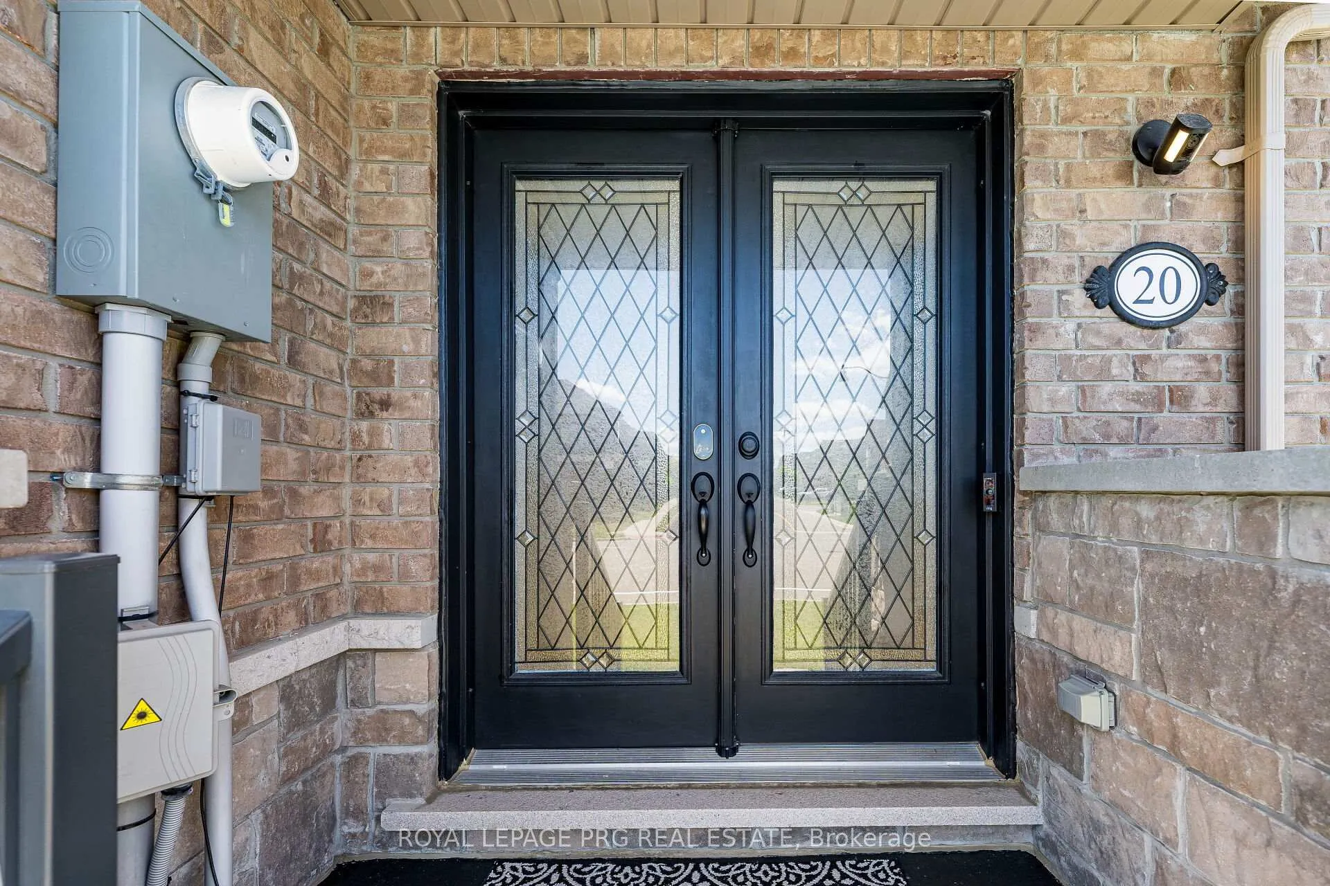 Photo 4 of 20 Remembrance Road, Brampton, Northwest Brampton — HOMEH