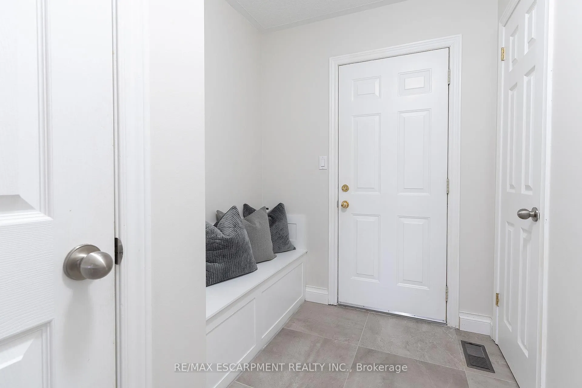 Photo 16 of 4021 Mountain Street, Lincoln, Beamsville — HOMEH