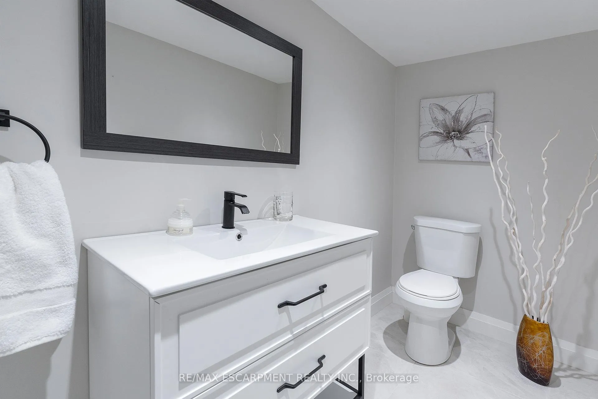 Photo 25 of 4021 Mountain Street, Lincoln, Beamsville — HOMEH