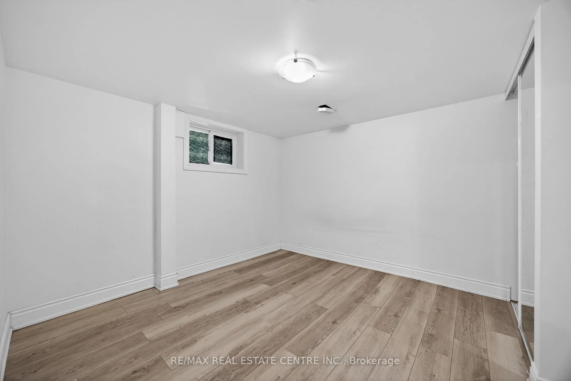 Photo 8 of 43 West 1st Street, Hamilton, Bonnington — HOMEH