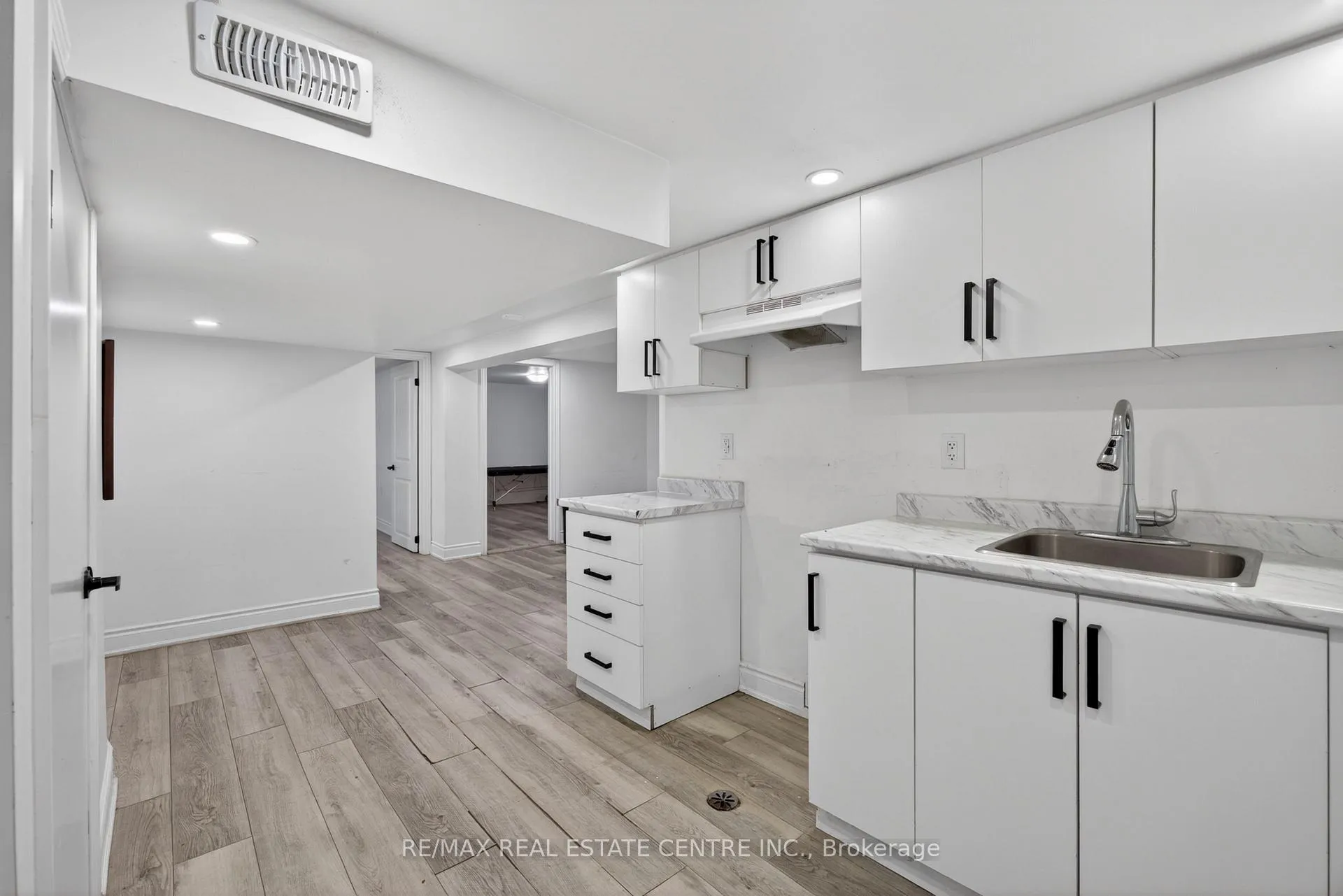 Photo 9 of 43 West 1st Street, Hamilton, Bonnington — HOMEH