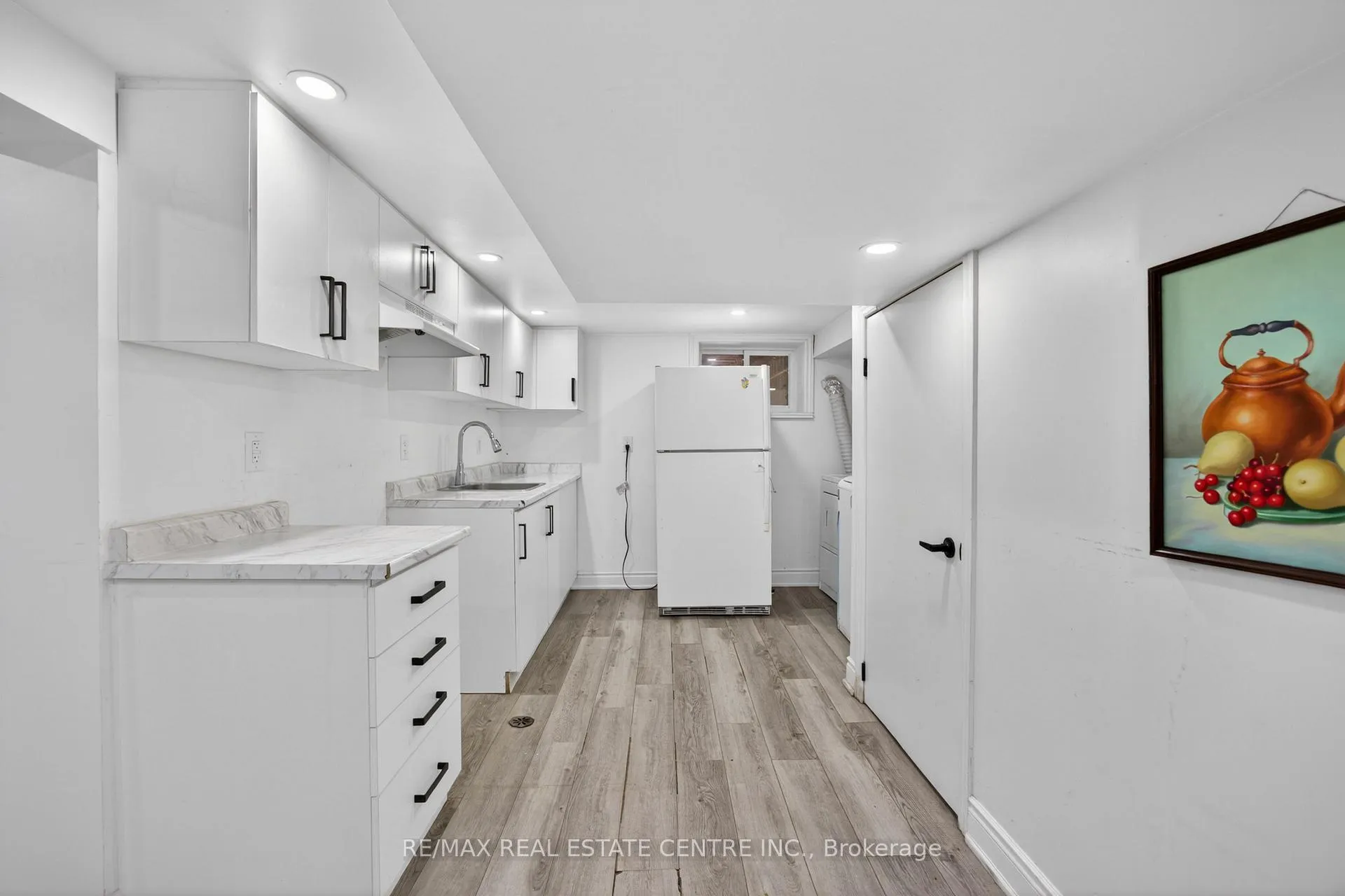 Photo 10 of 43 West 1st Street, Hamilton, Bonnington — HOMEH