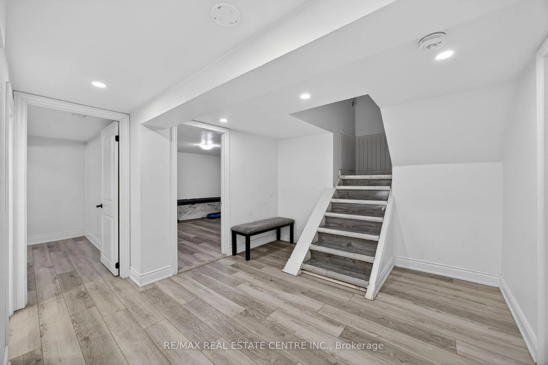 Photo 11 of 43 West 1st Street, Hamilton, Bonnington — HOMEH