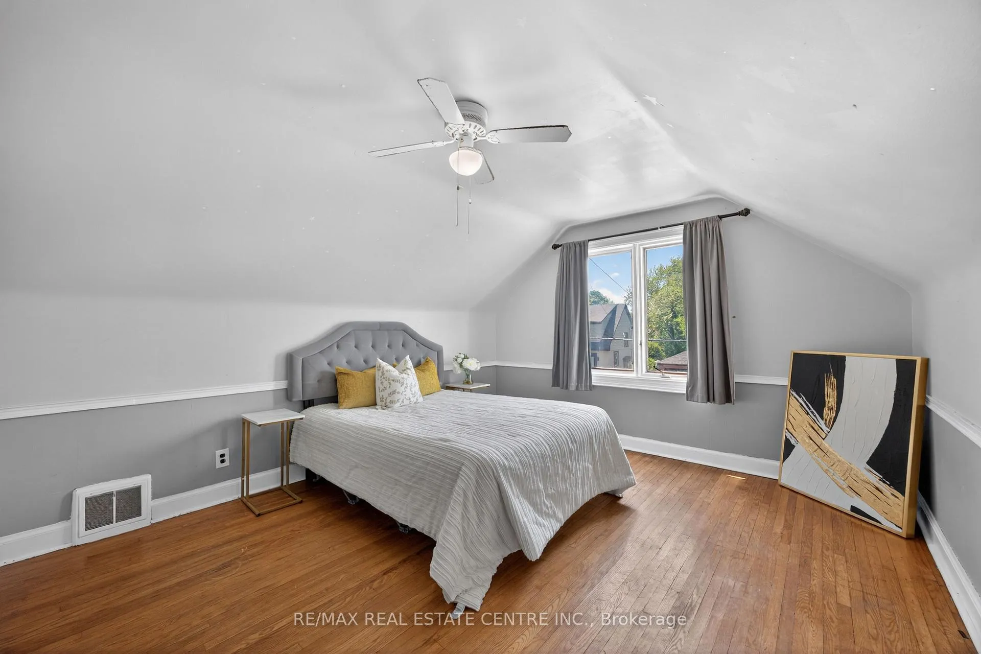 Photo 14 of 43 West 1st Street, Hamilton, Bonnington — HOMEH
