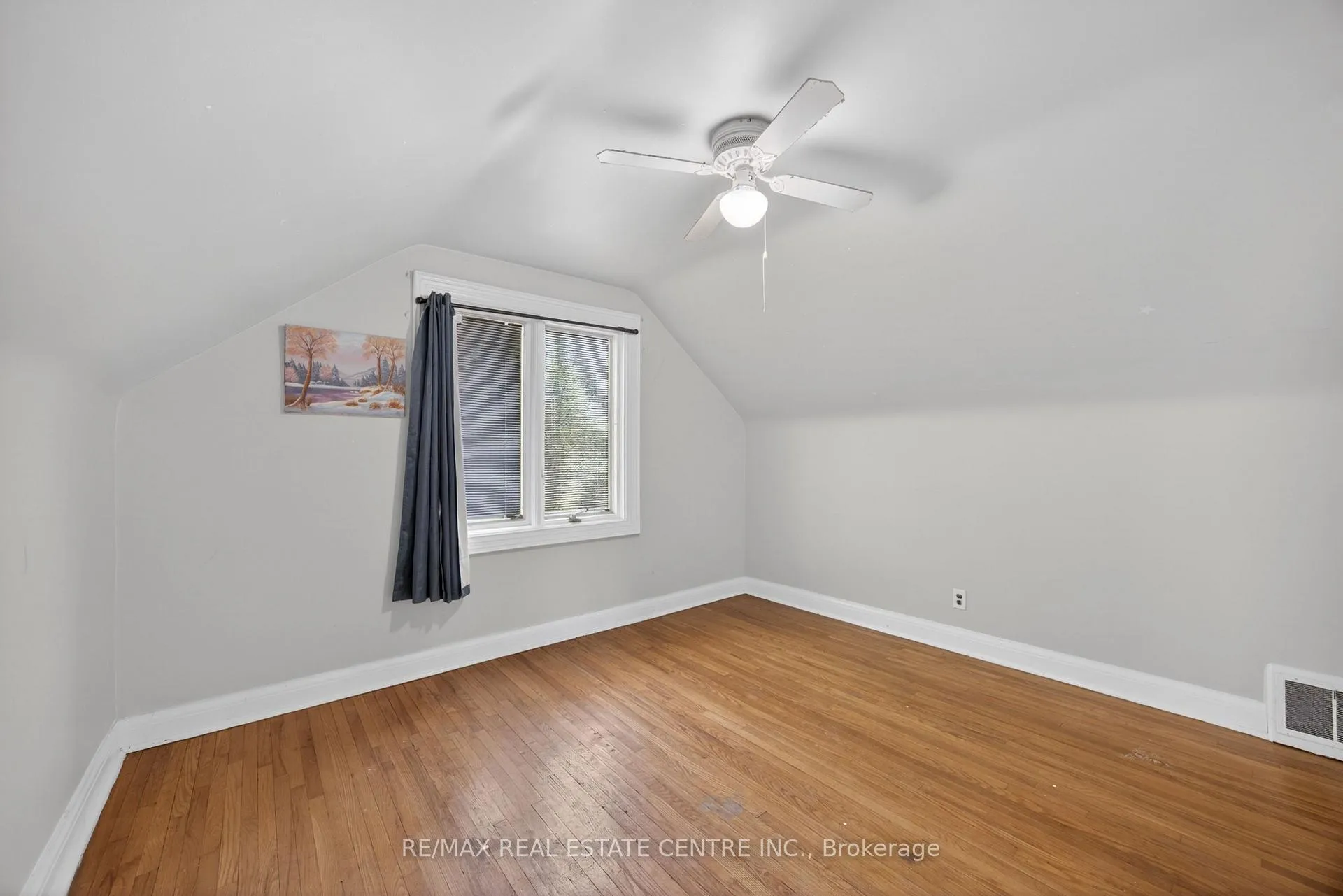 Photo 15 of 43 West 1st Street, Hamilton, Bonnington — HOMEH