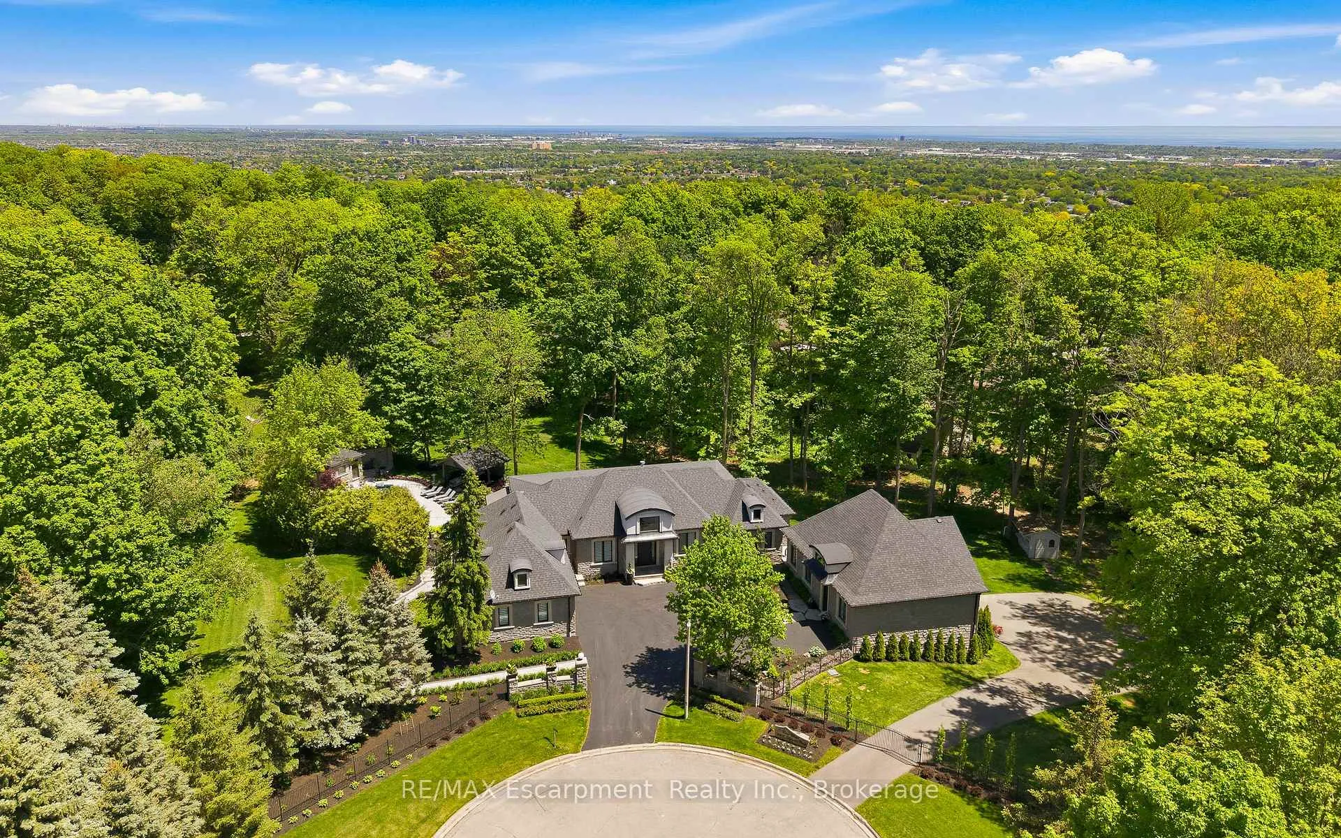 Front of 3205 Highpoint Court
