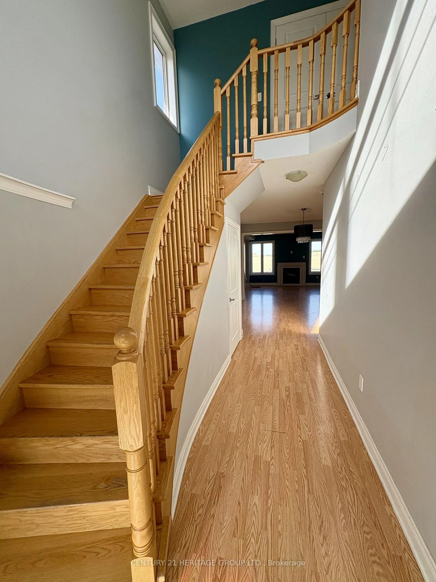 Photo 2 of 129 Robert Wilson Crescent, Georgina, Keswick South — HOMEH