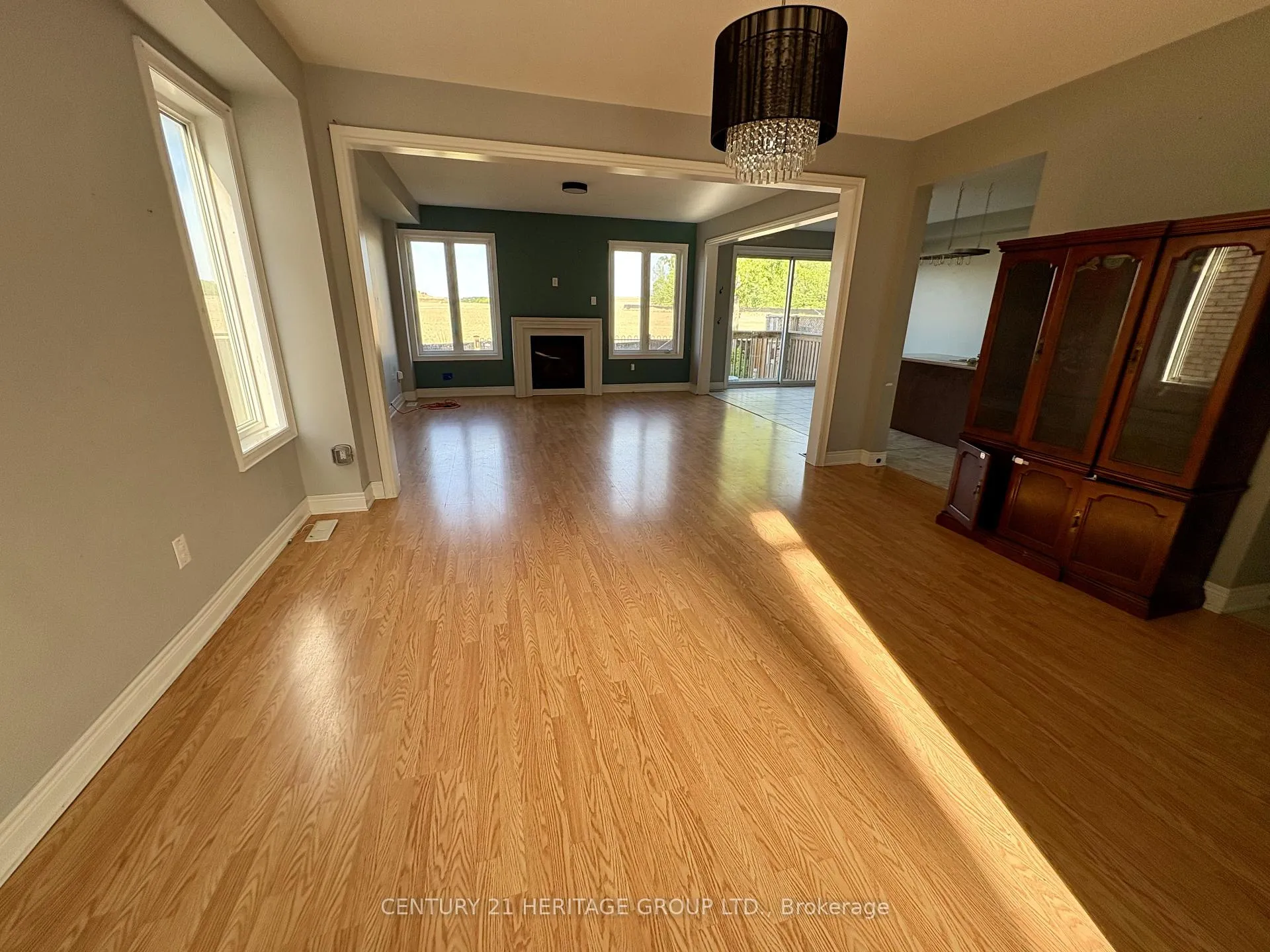 Photo 3 of 129 Robert Wilson Crescent, Georgina, Keswick South — HOMEH