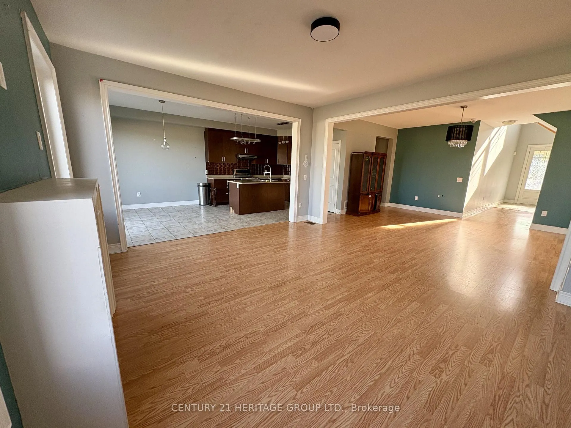 Photo 4 of 129 Robert Wilson Crescent, Georgina, Keswick South — HOMEH