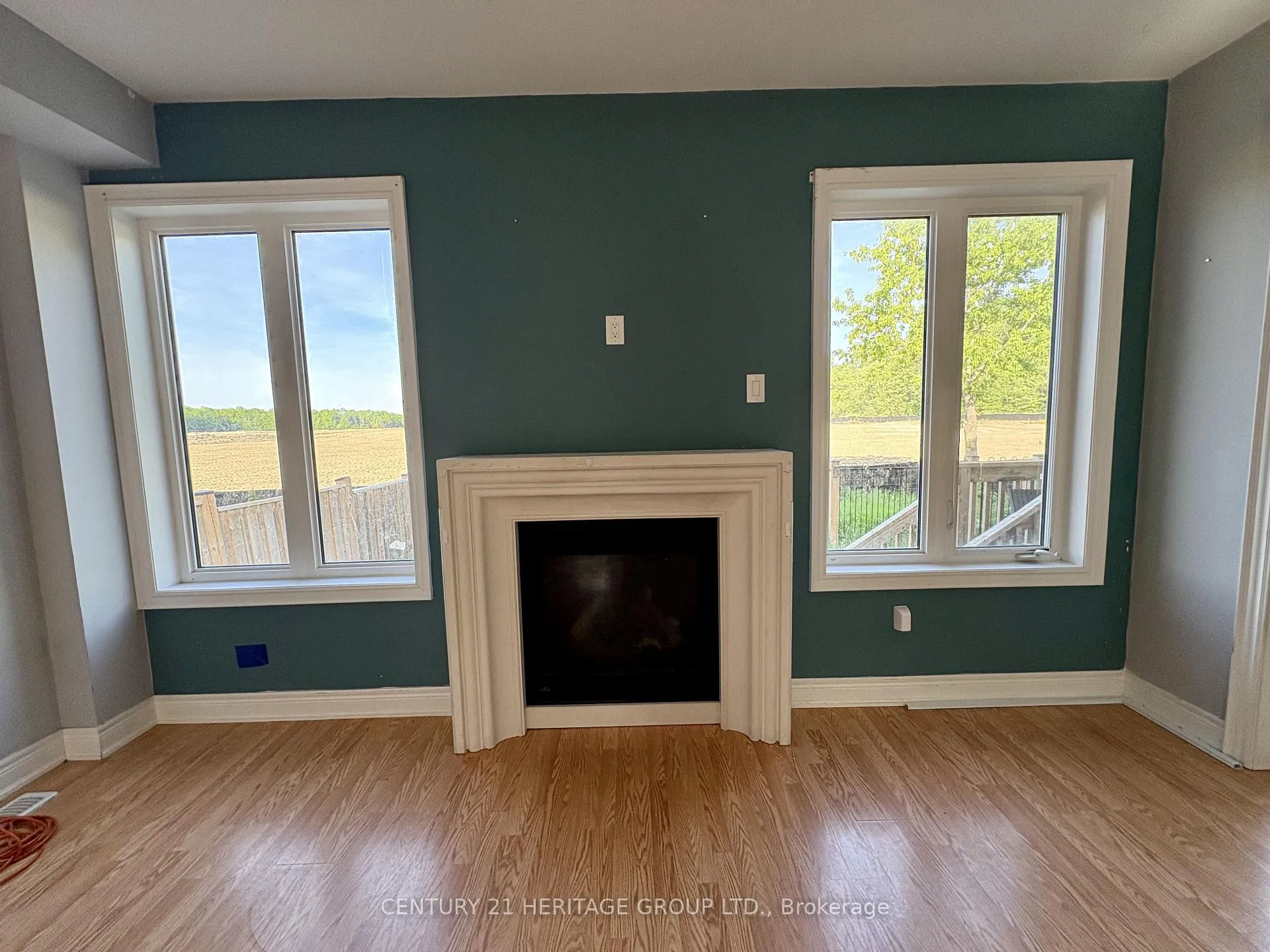 Photo 5 of 129 Robert Wilson Crescent, Georgina, Keswick South — HOMEH