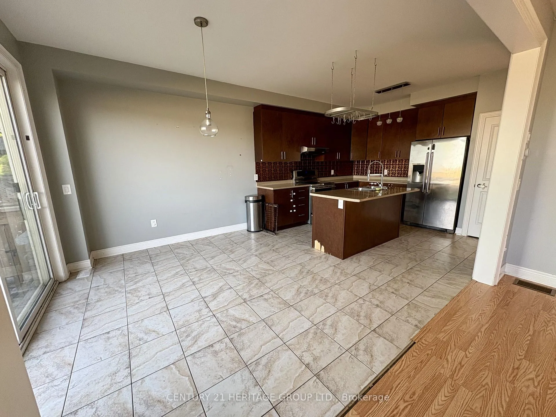 Photo 6 of 129 Robert Wilson Crescent, Georgina, Keswick South — HOMEH