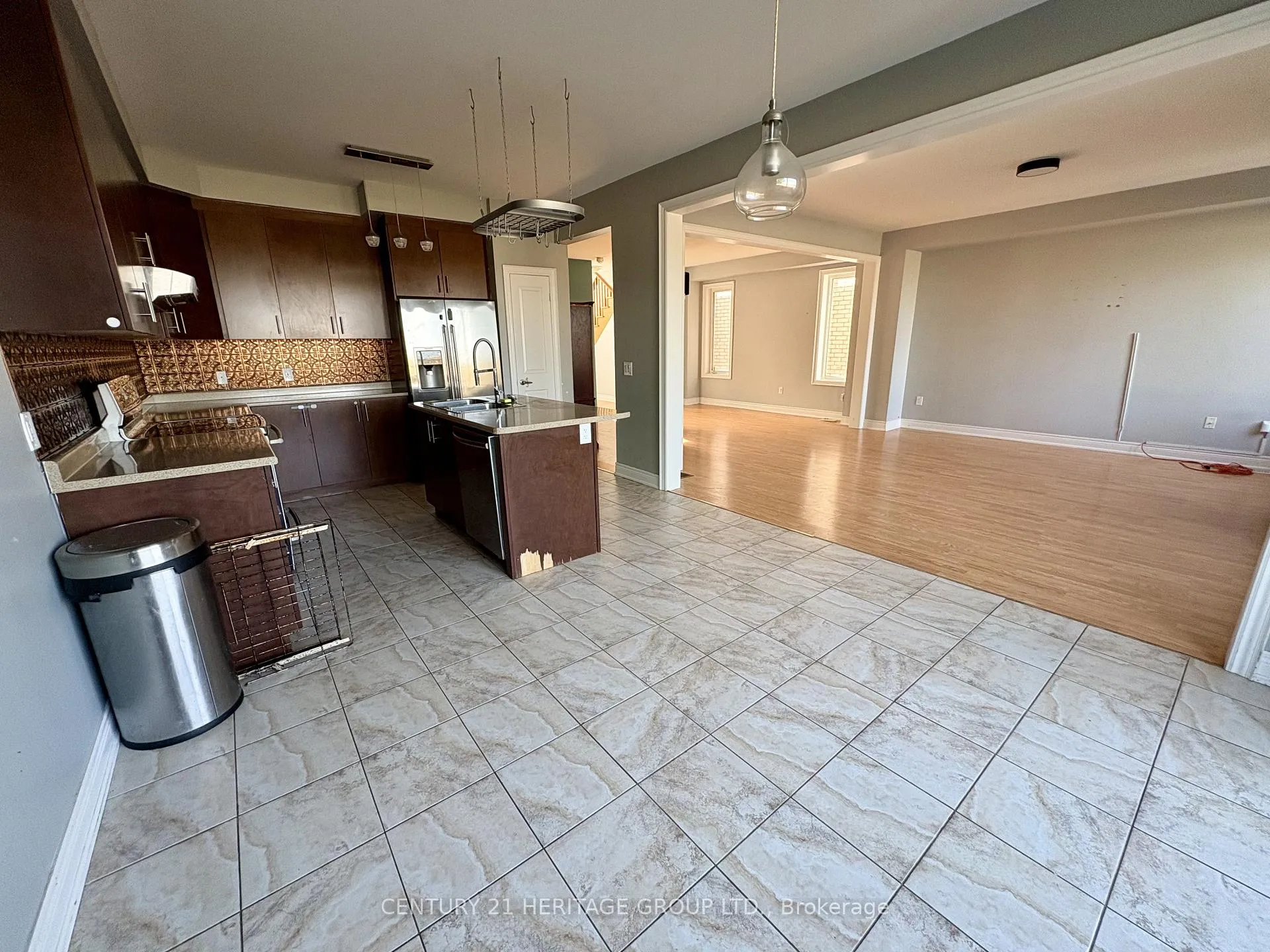 Photo 7 of 129 Robert Wilson Crescent, Georgina, Keswick South — HOMEH